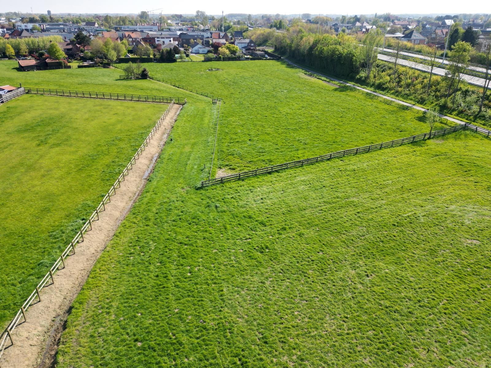 Villa met paardenboxen nabij het centrum foto 40