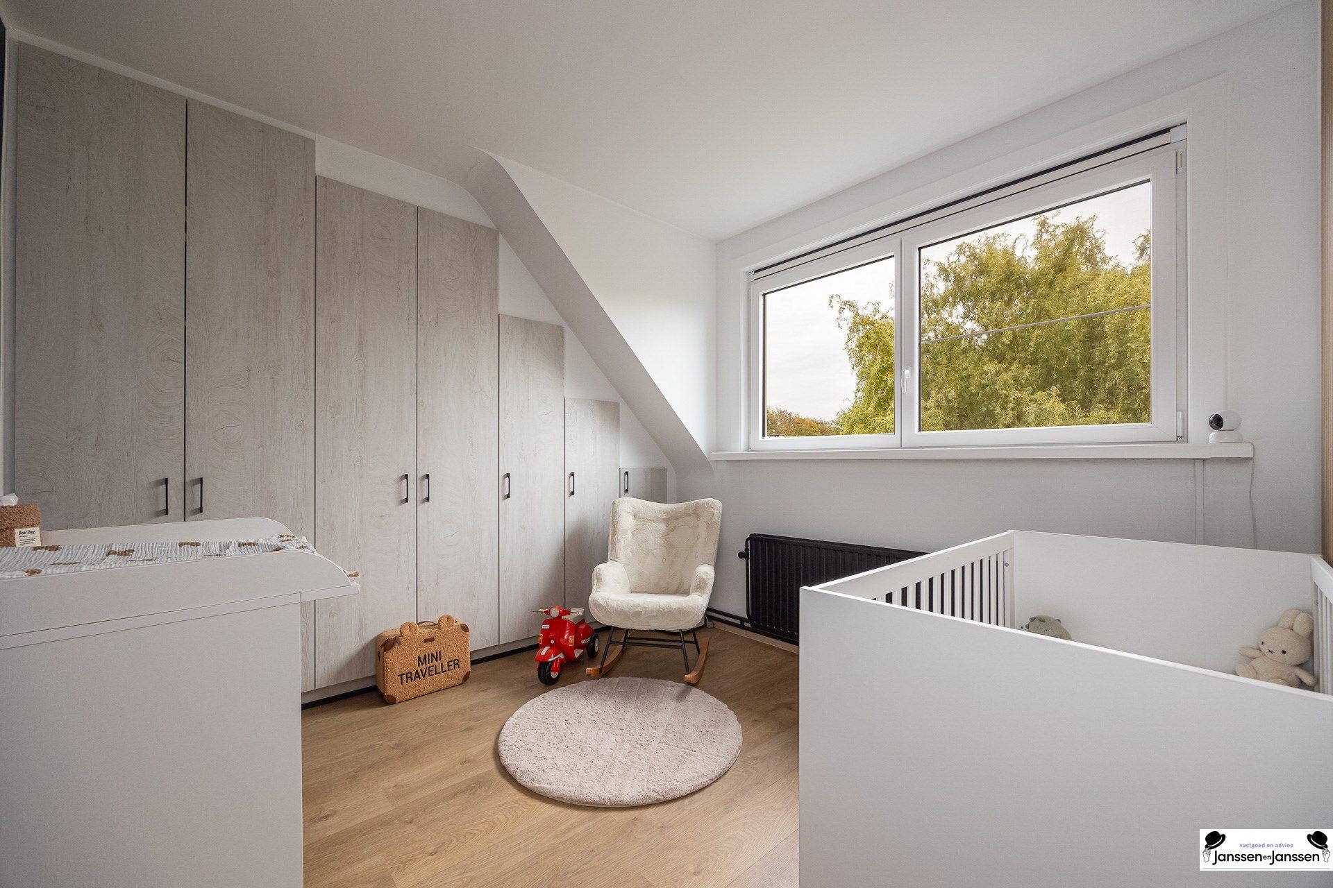 Prachtig gerenoveerde woning met 3 slaapkamers en uitzicht op groen foto 10