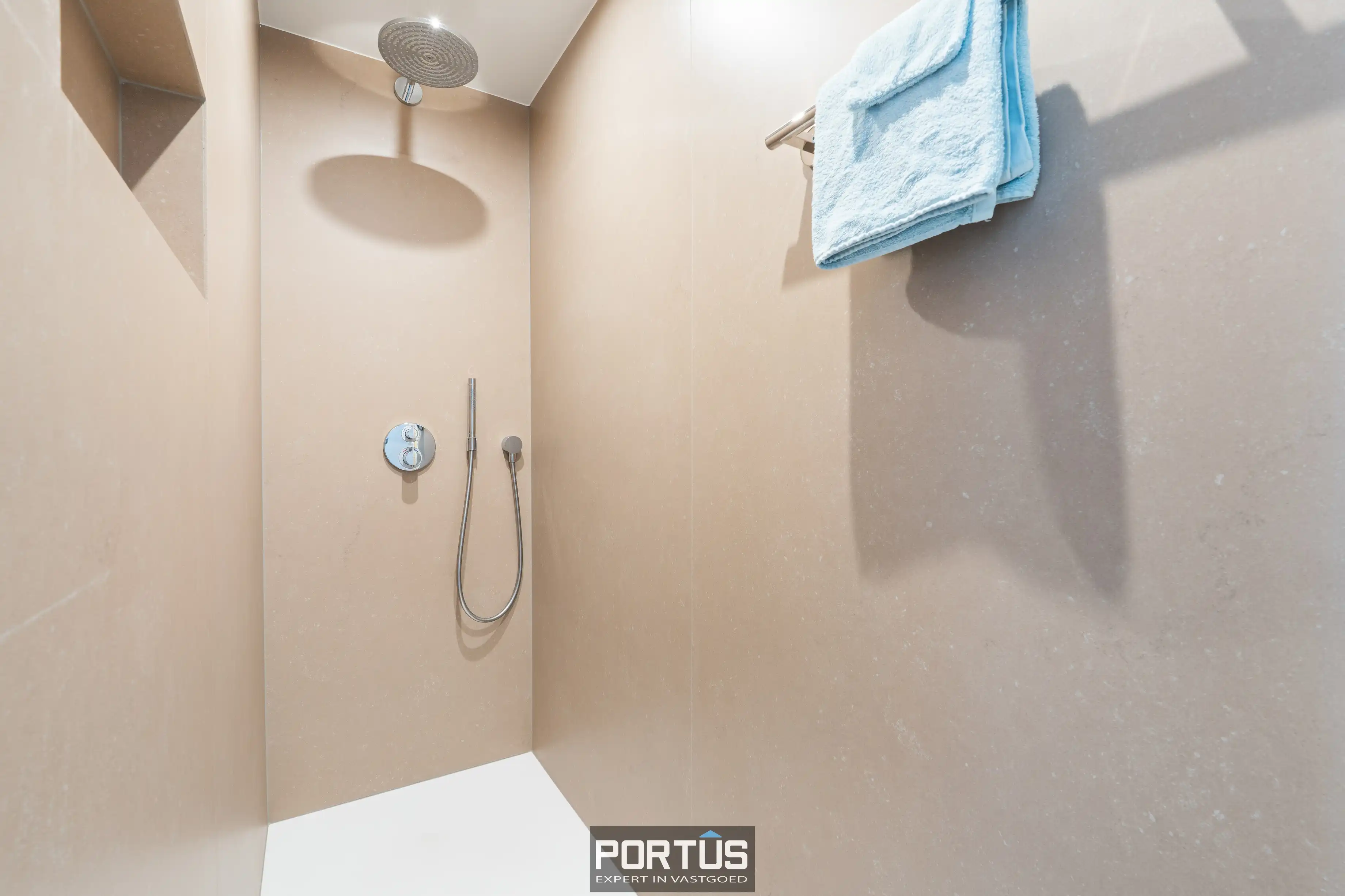 Ruim zonnig hoekappartement te koop te Nieuwpoort foto 12
