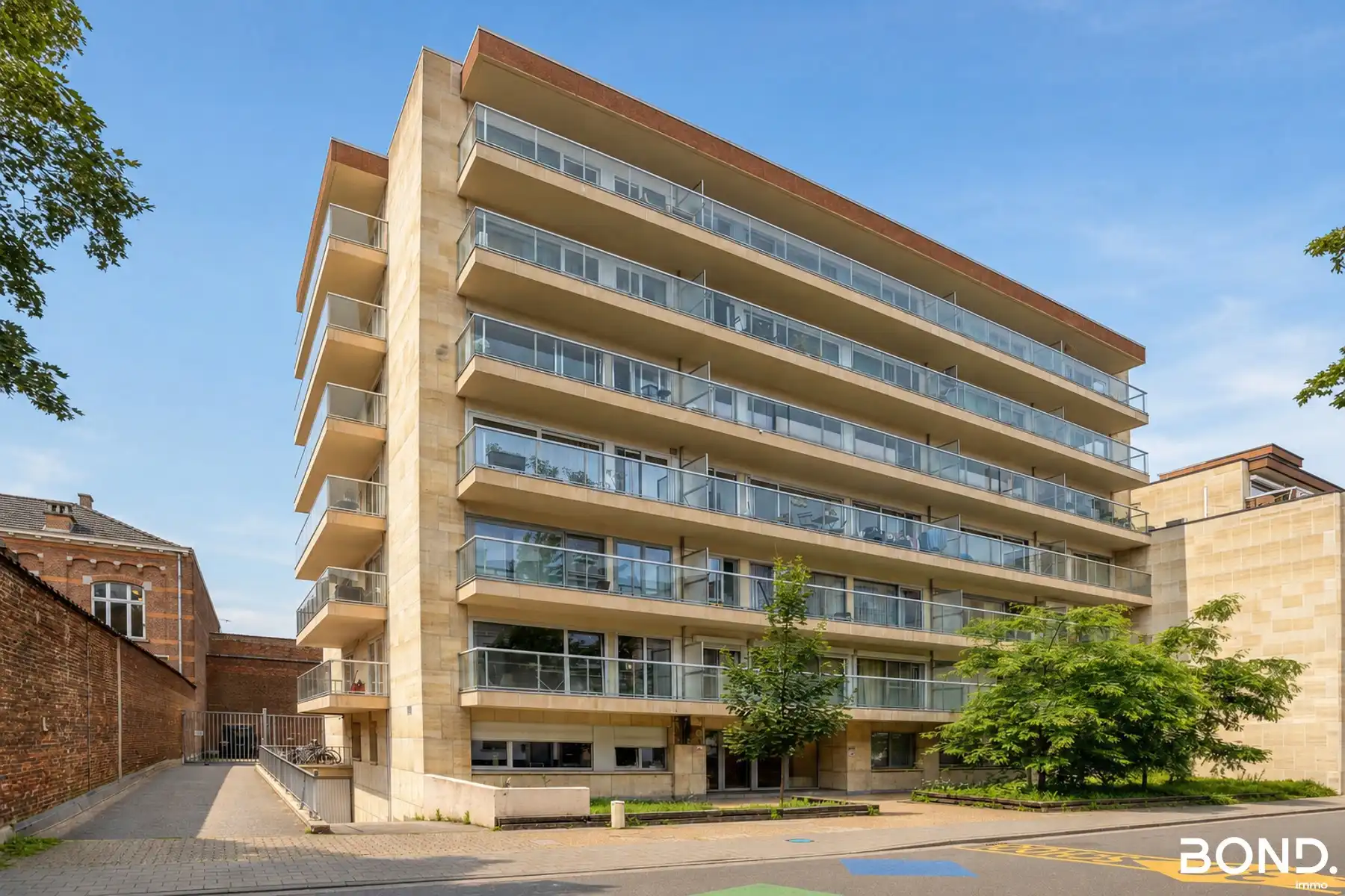 Instapklaar 2-slaapkamerappartement met terras, en parking foto 5