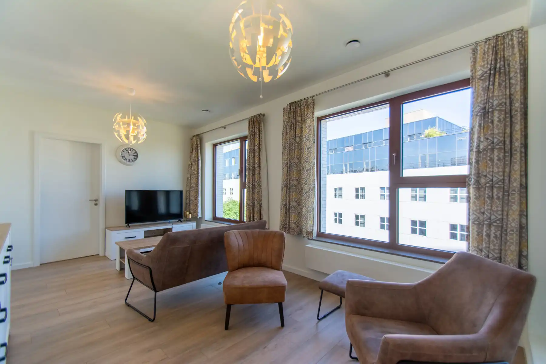 Prachtig gemeubeld 1-kamer appartement met TERRAS foto 2