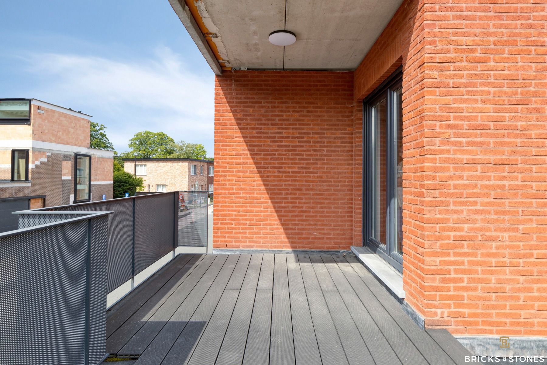 Knap en verzorgd 2-slaapkamerappartement met terras in residentiële buurt foto 16