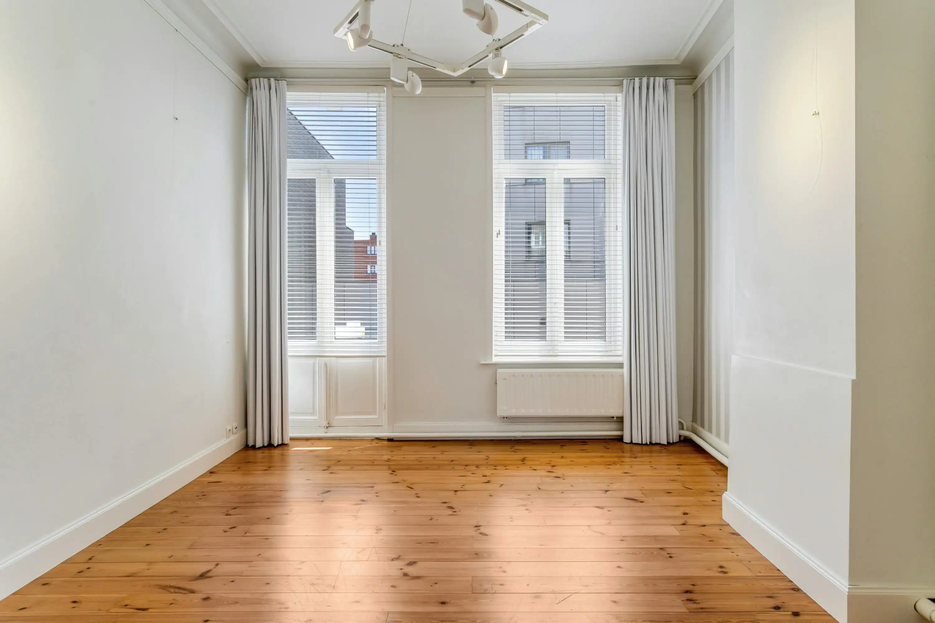 Authentieke burgerwoning met 4 slaapkamers in hartje Roeselare foto 8
