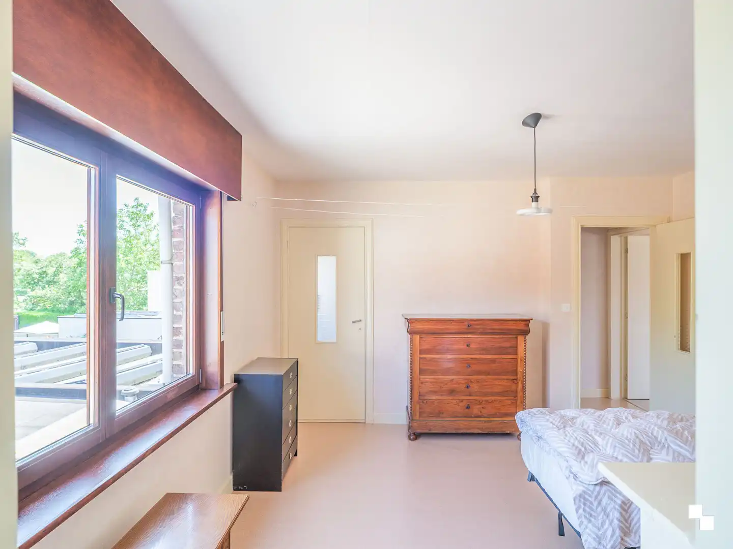 Op te frissen woning met gezellige tuin in het hart van Merelbeke foto 12