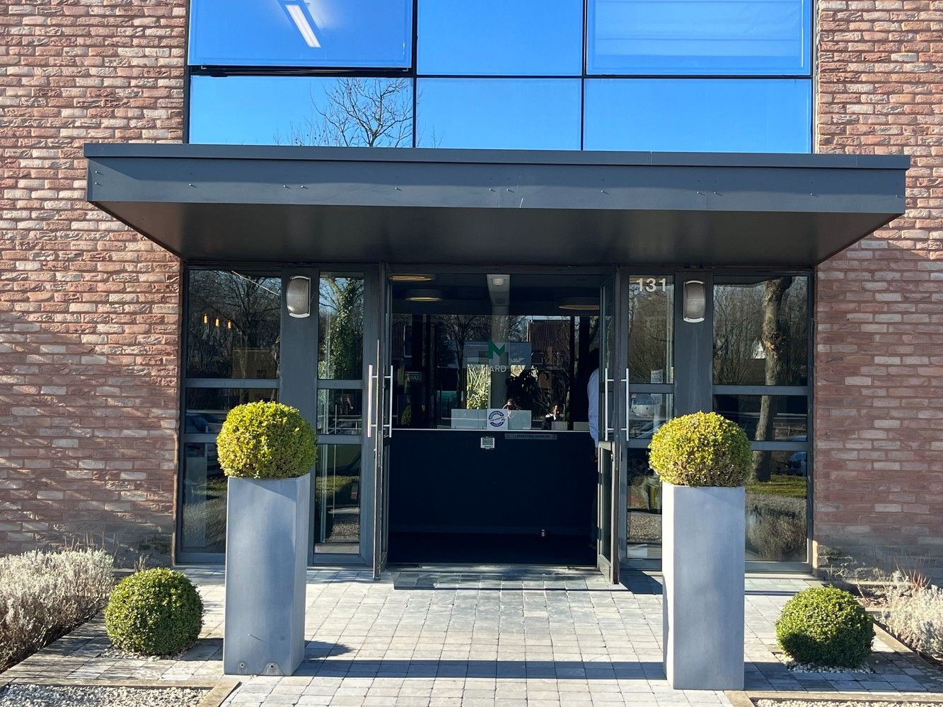 kantoorgebouw met 54P foto 5