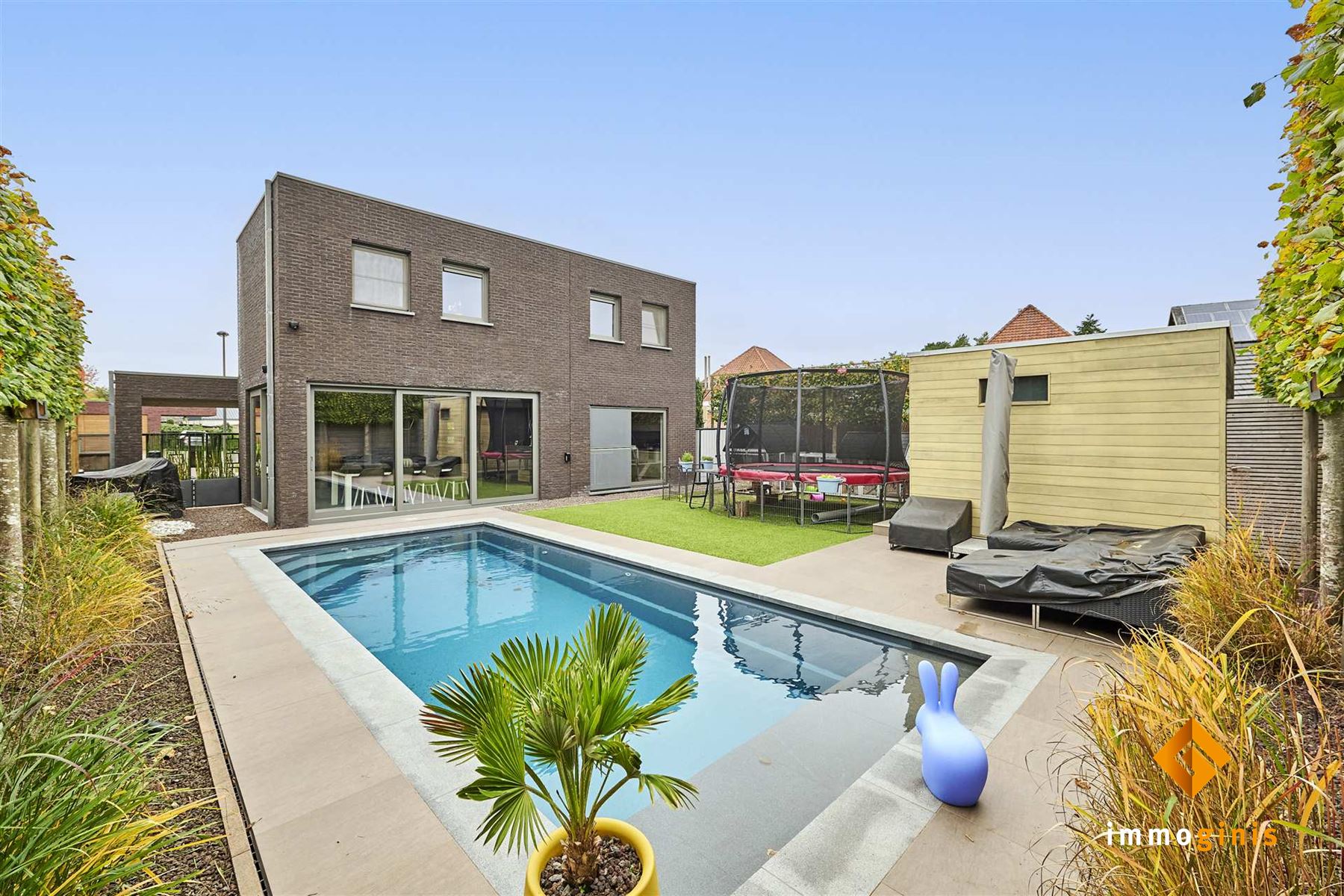Recente, moderne woning met 3 à 4 slaapkamers en zwembad op perceel van 5a01ca, in een doodlopende straat. foto 23