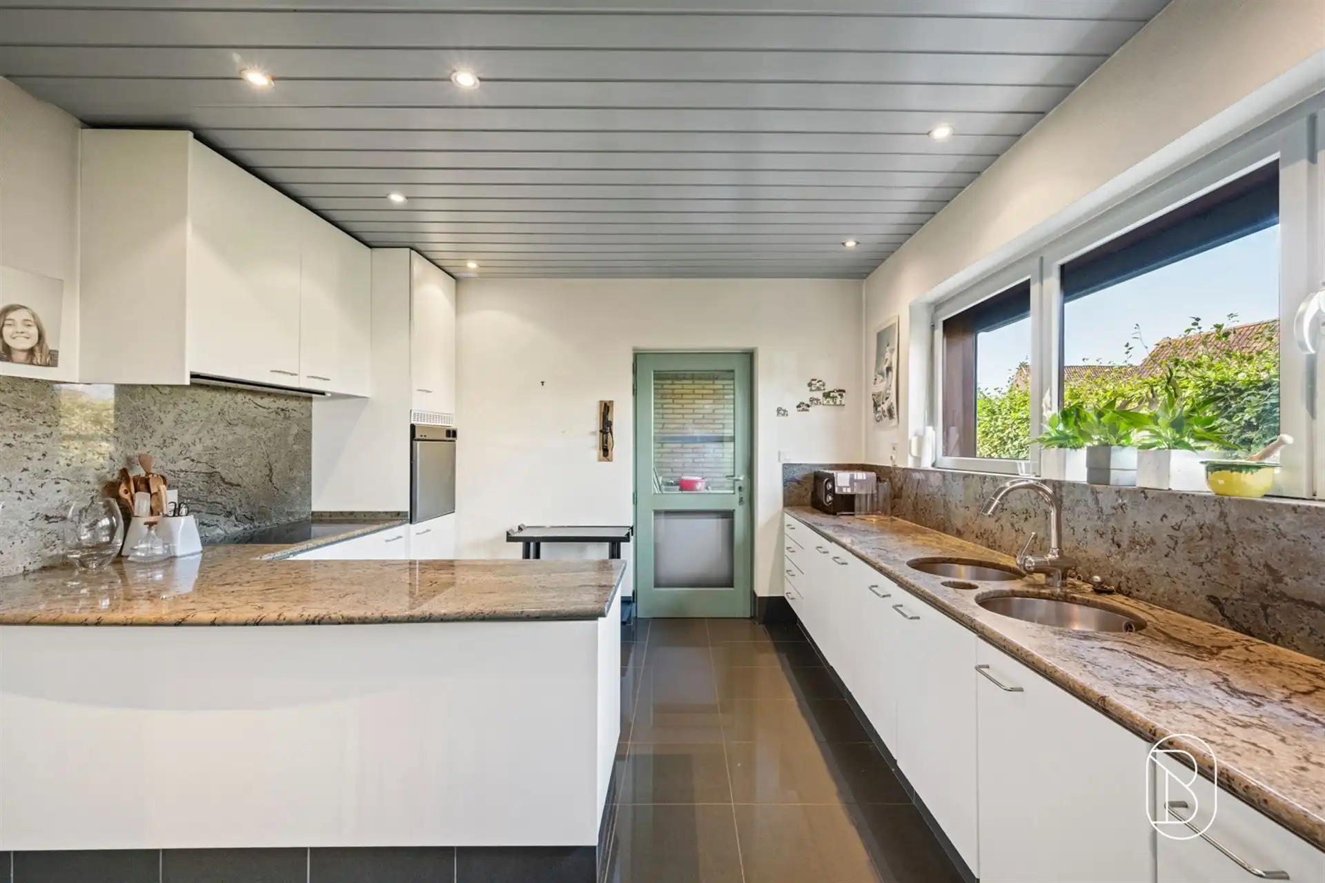 Charmante bungalow op ruim perceel van 855 m² foto 13