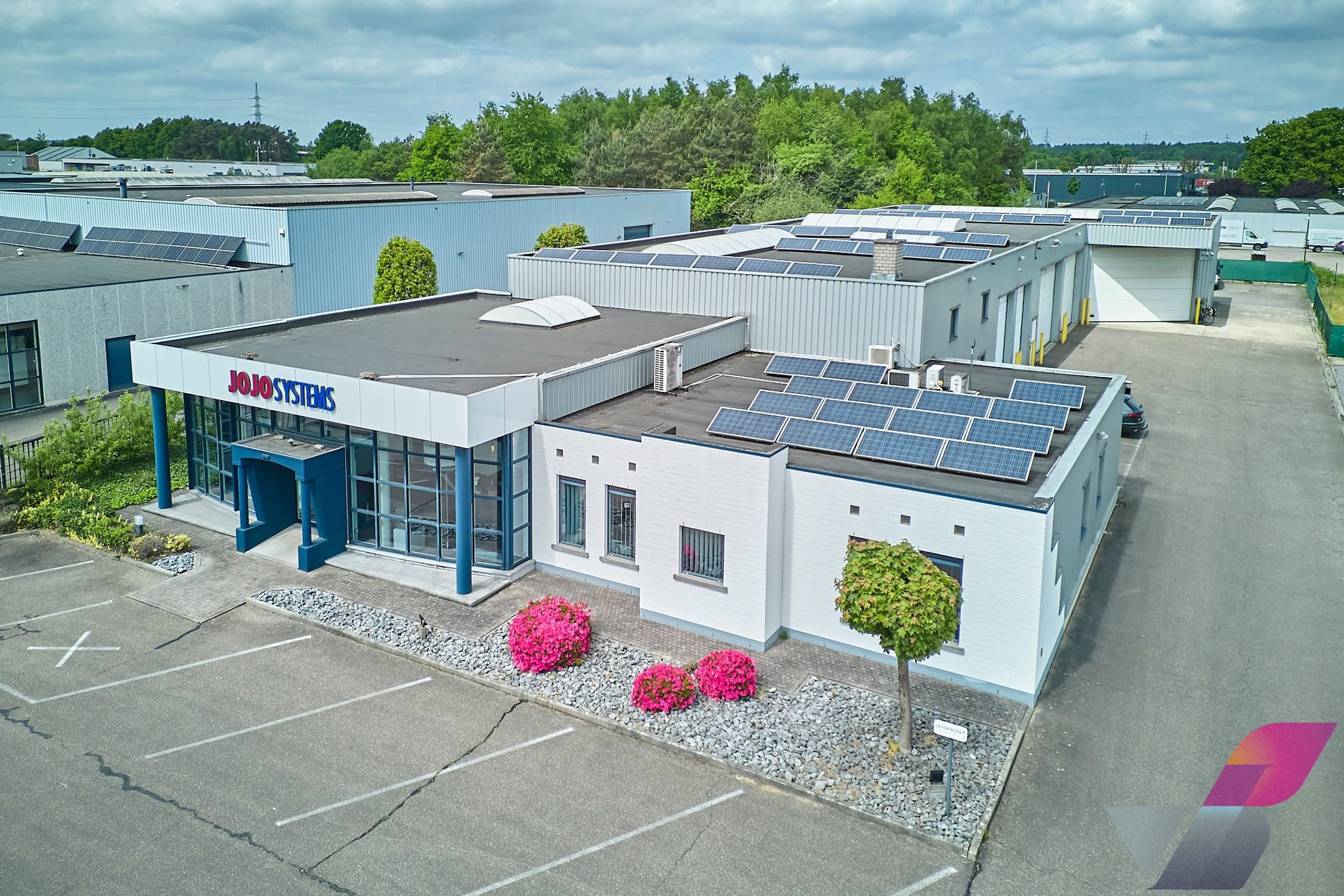 MULTIFUNCTIONEEL GEBOUW OP MOOIE ZICHTLOCATIE foto {{pictureIndex}}