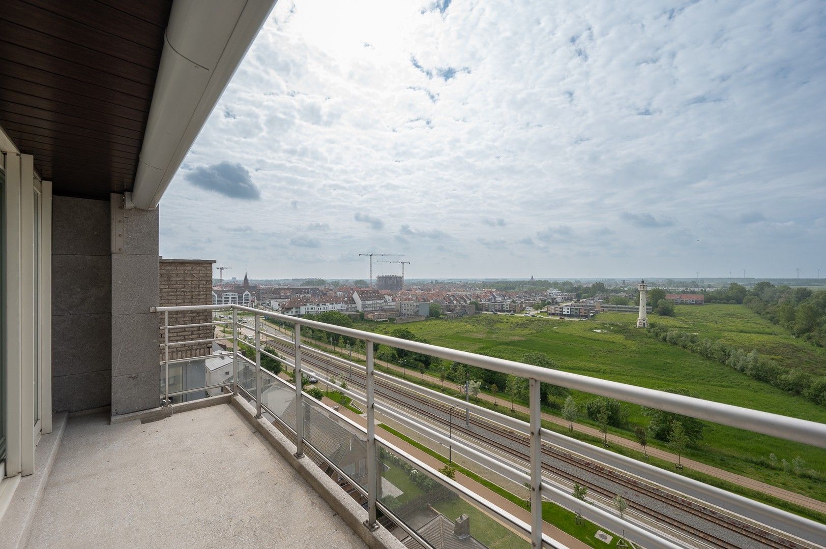 Appartement met een façade van 7m gelegen op de Zeedijk te Heist genietend van een frontaal zeezicht. foto 13