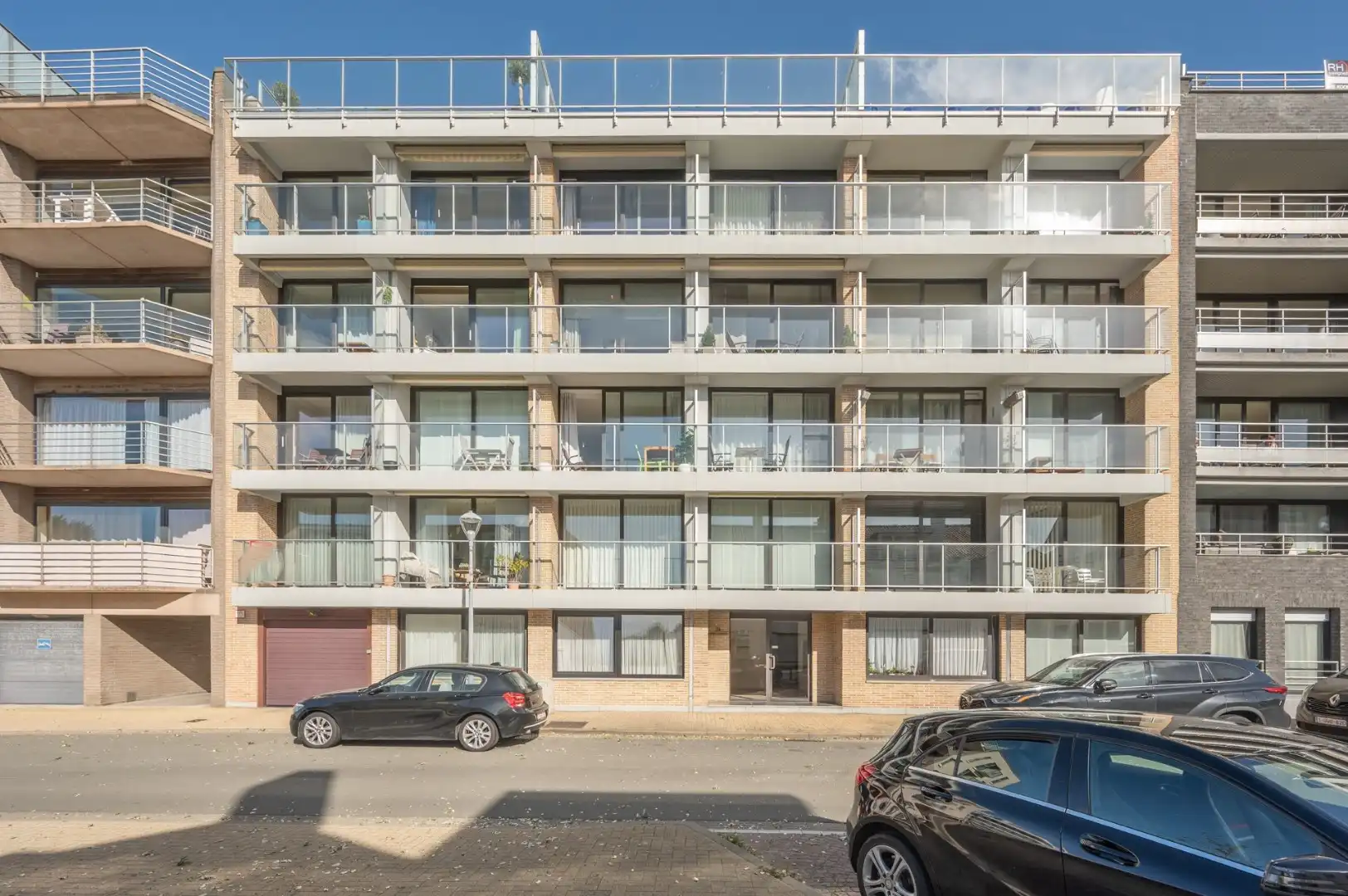 Zonnig, gerenoveerd appartement vlak bij zee met terras foto 17