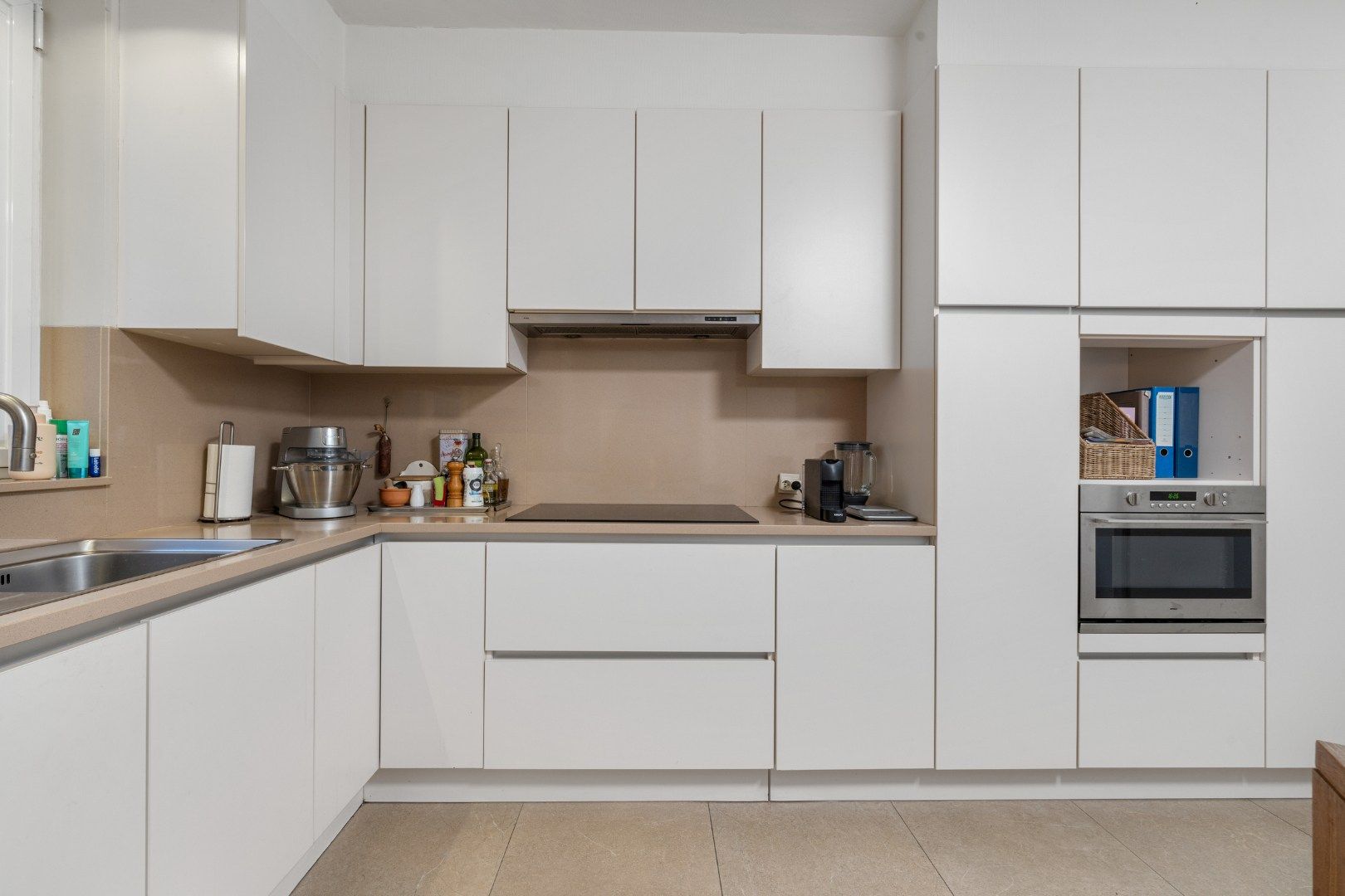 Unieke woning met handelsruimte, kantoor, 6 slpks & 200 m² atelier/magazijn – ideaal voor vrije beroepers foto 9