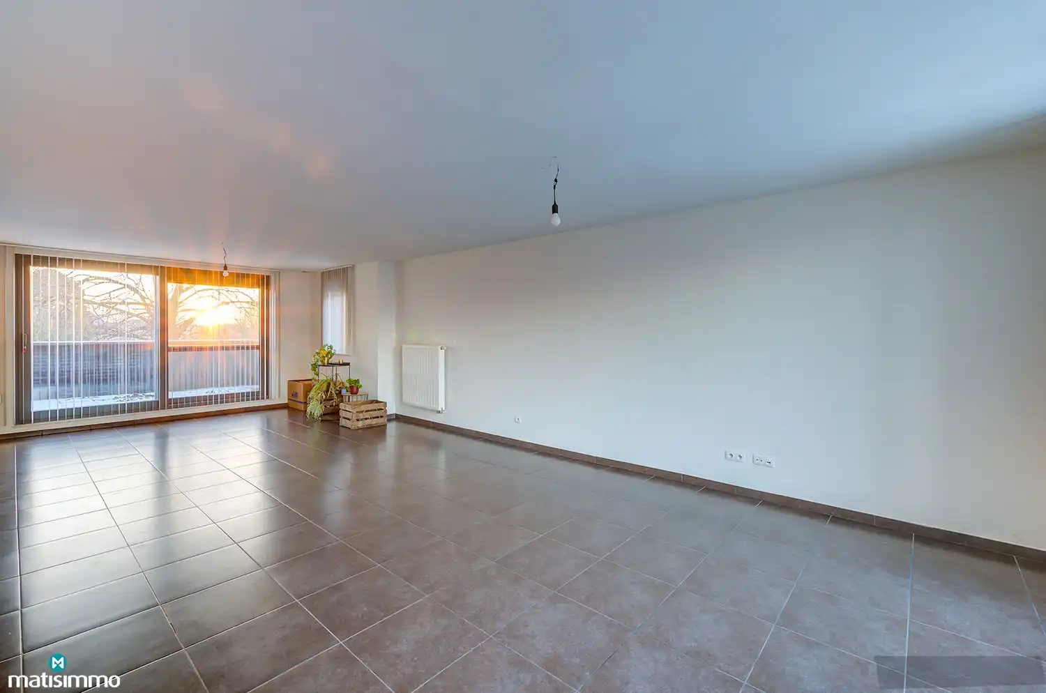 DUPLEXAPPARTEMENT MET 2 SLAAPKAMERS, 1 CARPORT, 1 AUTOSTAANPLAATS, TERRAS, AIRCO EN ZONNEPANELEN TE GROTE-SPOUWEN foto 4