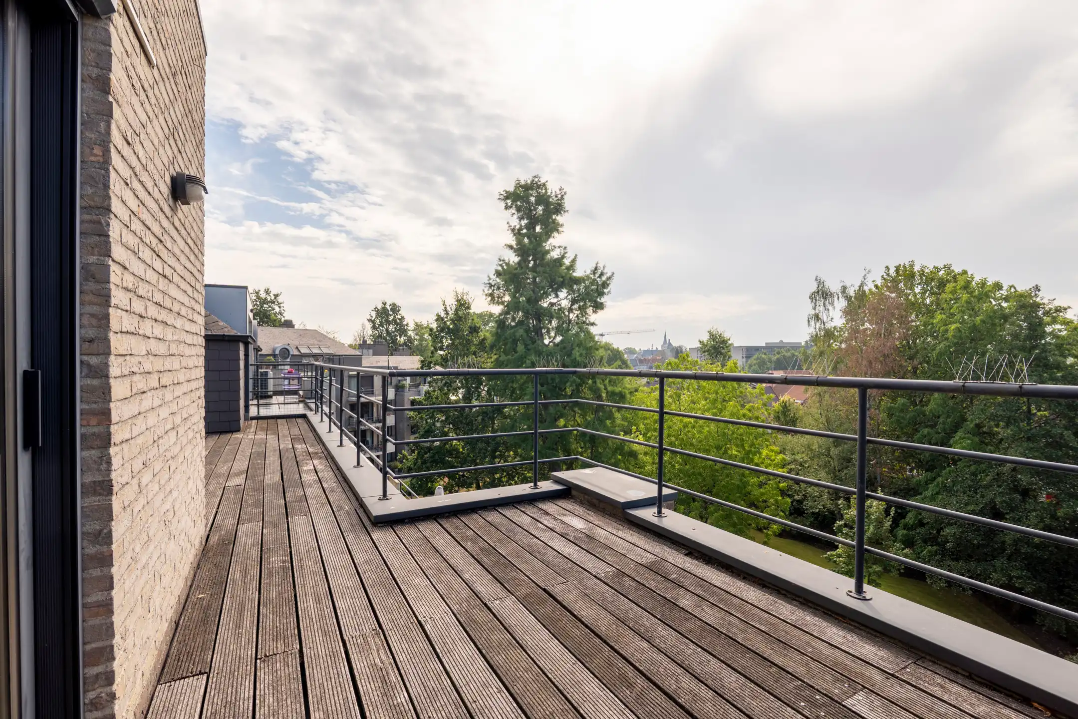 Ruim dakappartement van 130 m² met 50 m² terras en parking foto 14