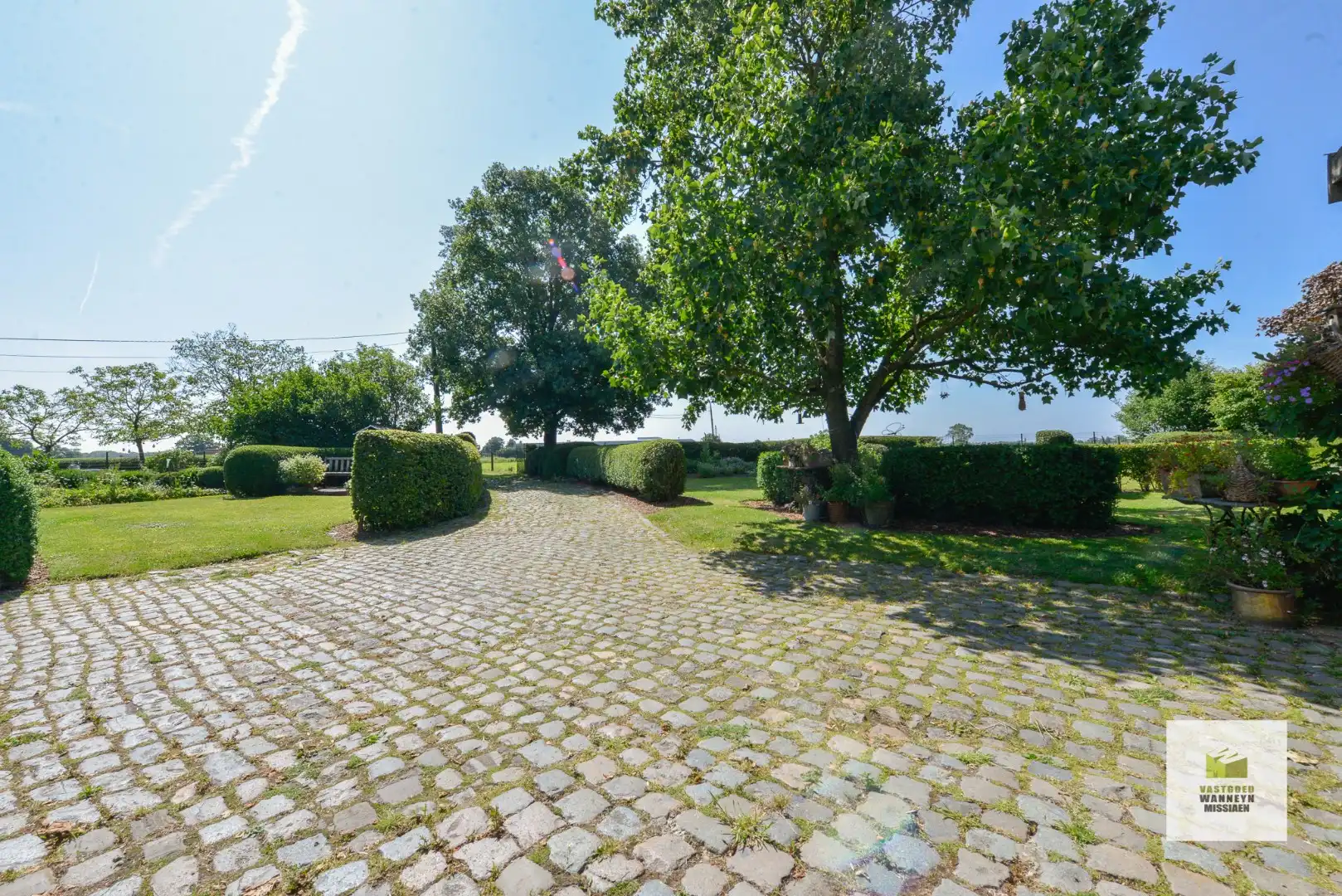 Idyllisch gelegen woning op 3.928 m2 met natuurlijke zwemvijver en 360° vergezicht foto 26