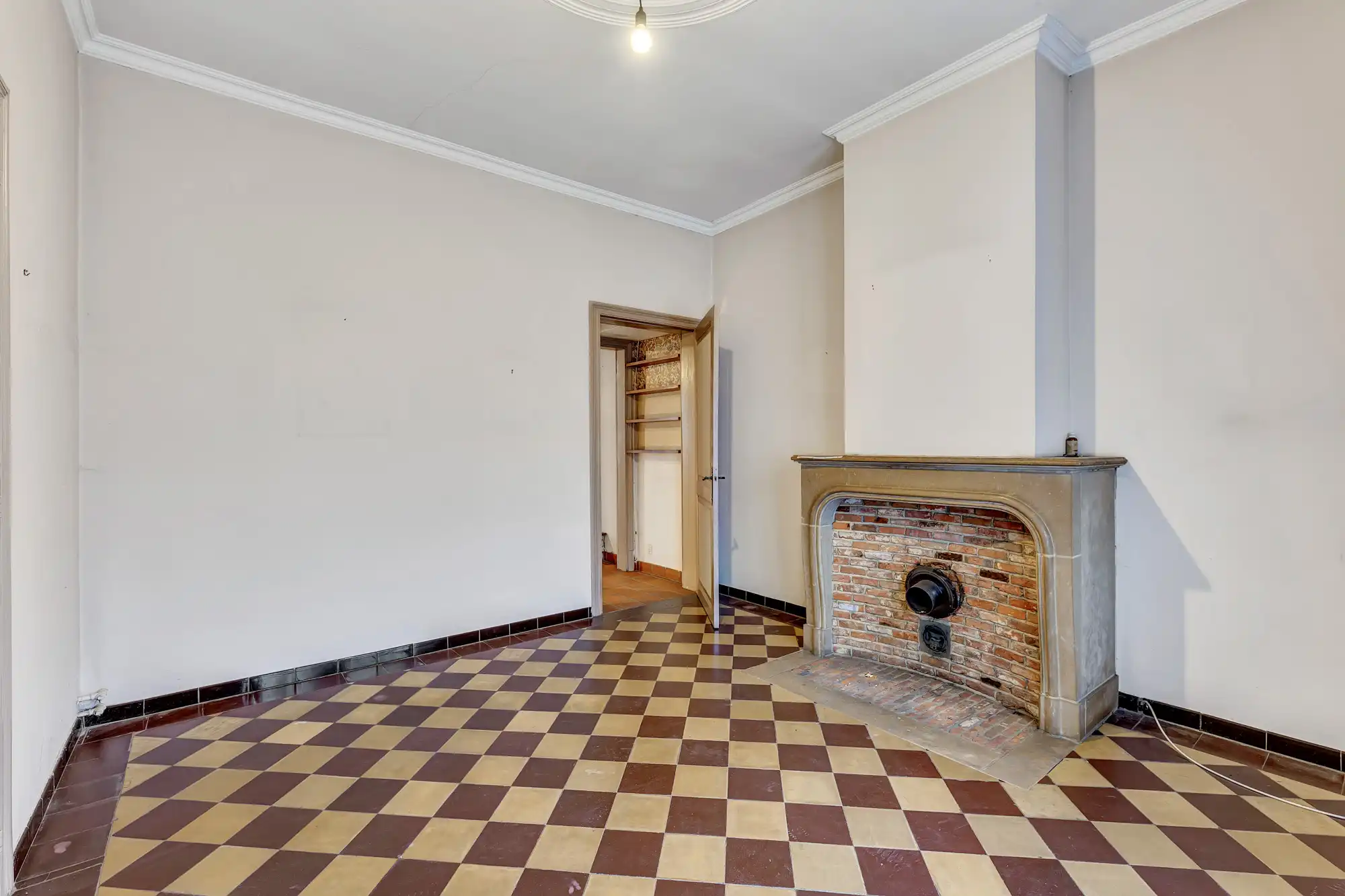 Charmante rijwoning met tuin en garage foto 4