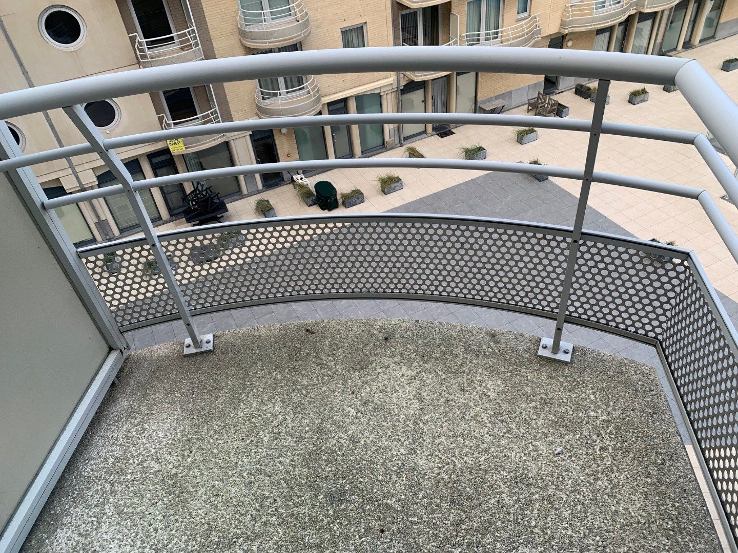 Gemeubeld appartement met 1 slaapkamer en twee terrassen, in residentie mét zwembad foto 4