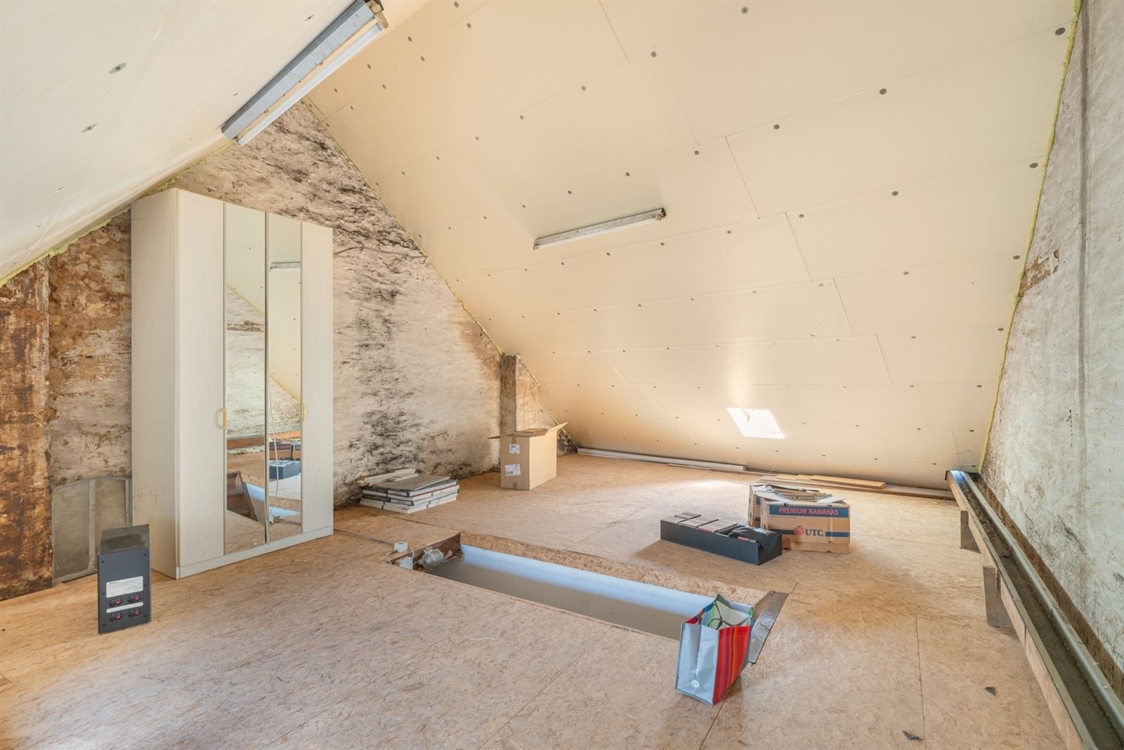 Instapklare woning met handelsruimte te Brakel! foto 8