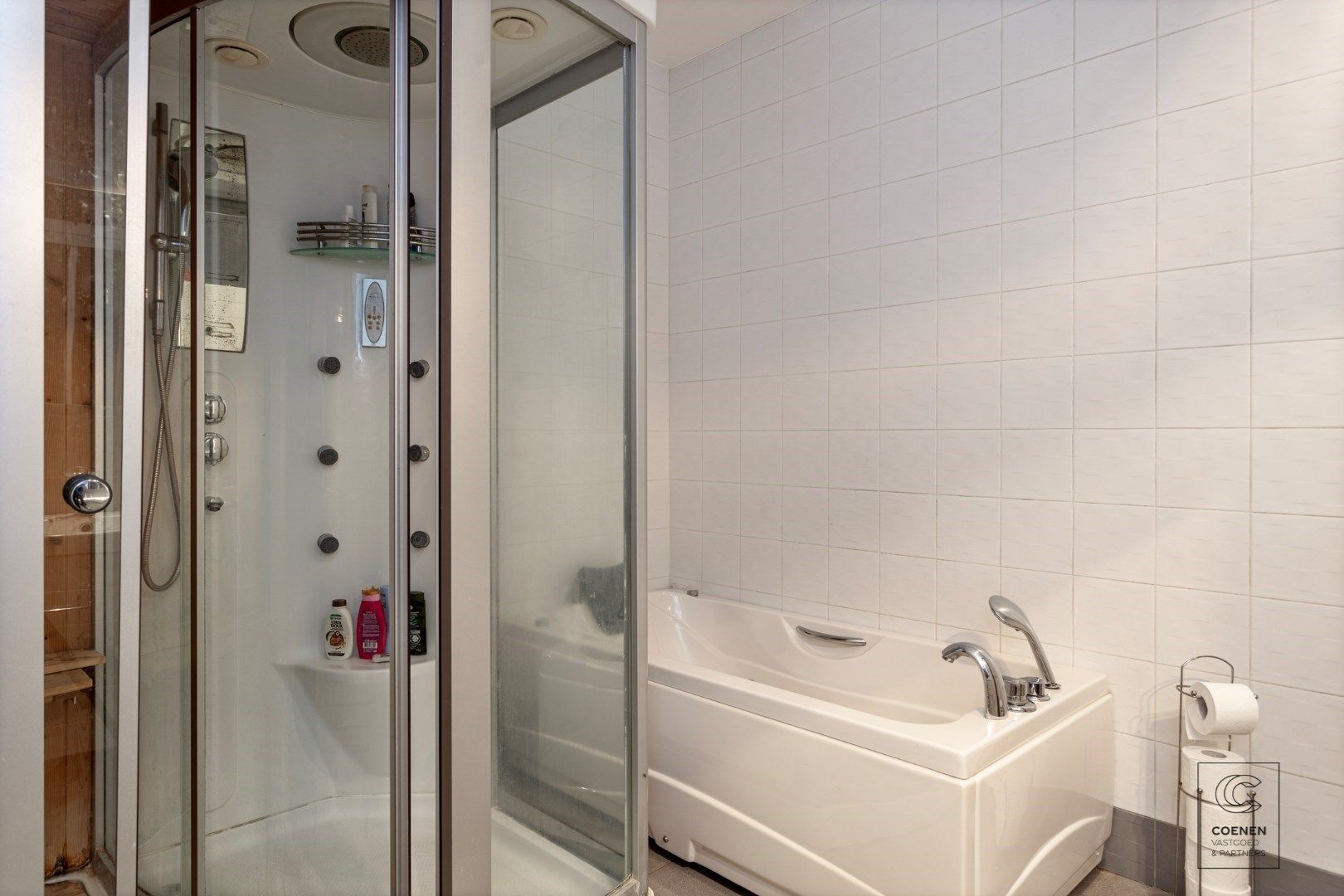 Ruime woning met 5 slpk's en een bew opp van 155 m² op zeer centrale ligging te Merksem foto 16