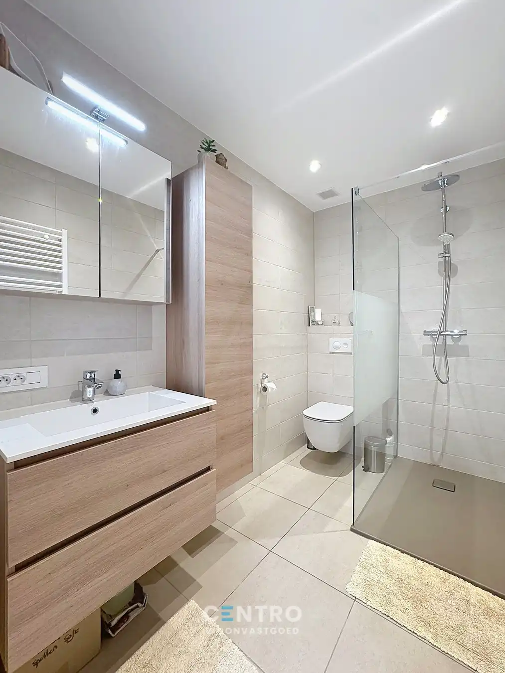 RECENT gelijkvloersappartement met 2 ZONNETERRASSEN én garagebox te Brugge! foto 8