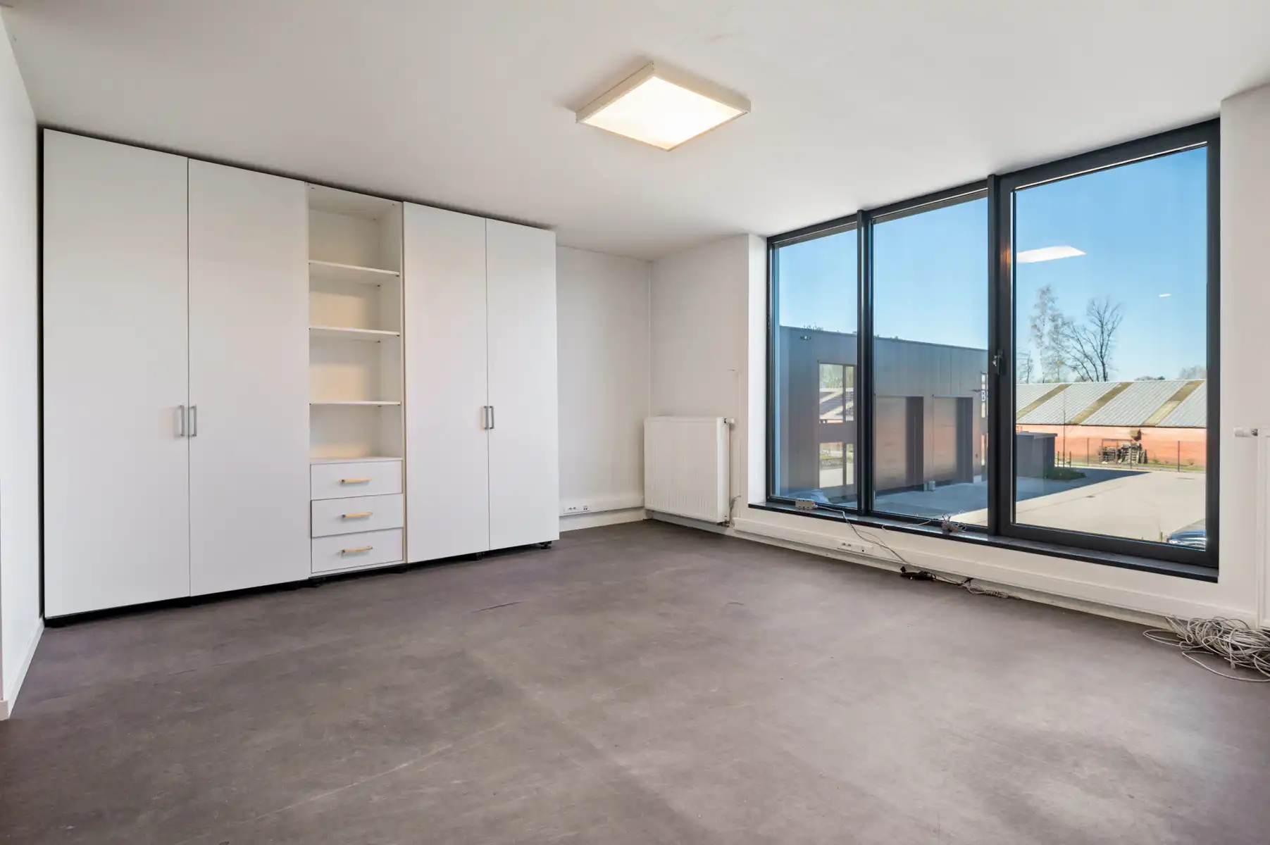 KMO Unit van 210m²+63m² verdieping+ 2pp foto 14