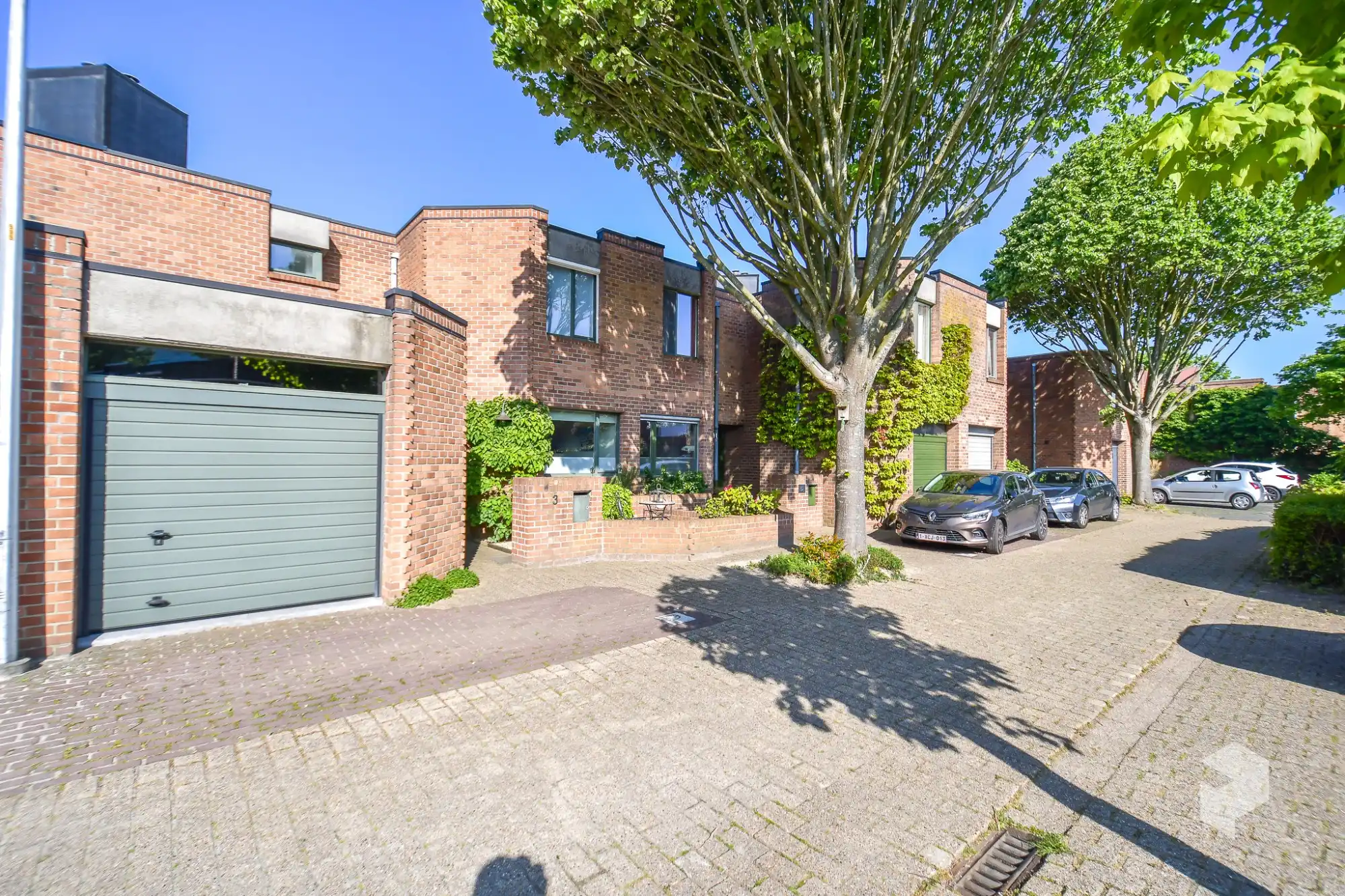 Ruime goed onderhouden woning met 3 slpk en tuin foto {{pictureIndex}}