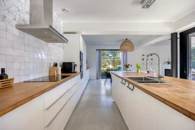 Totaalgerenoveerde villa met EPC A, 5 slaapkamers, zwembad en ruim 45 are grond foto 4
