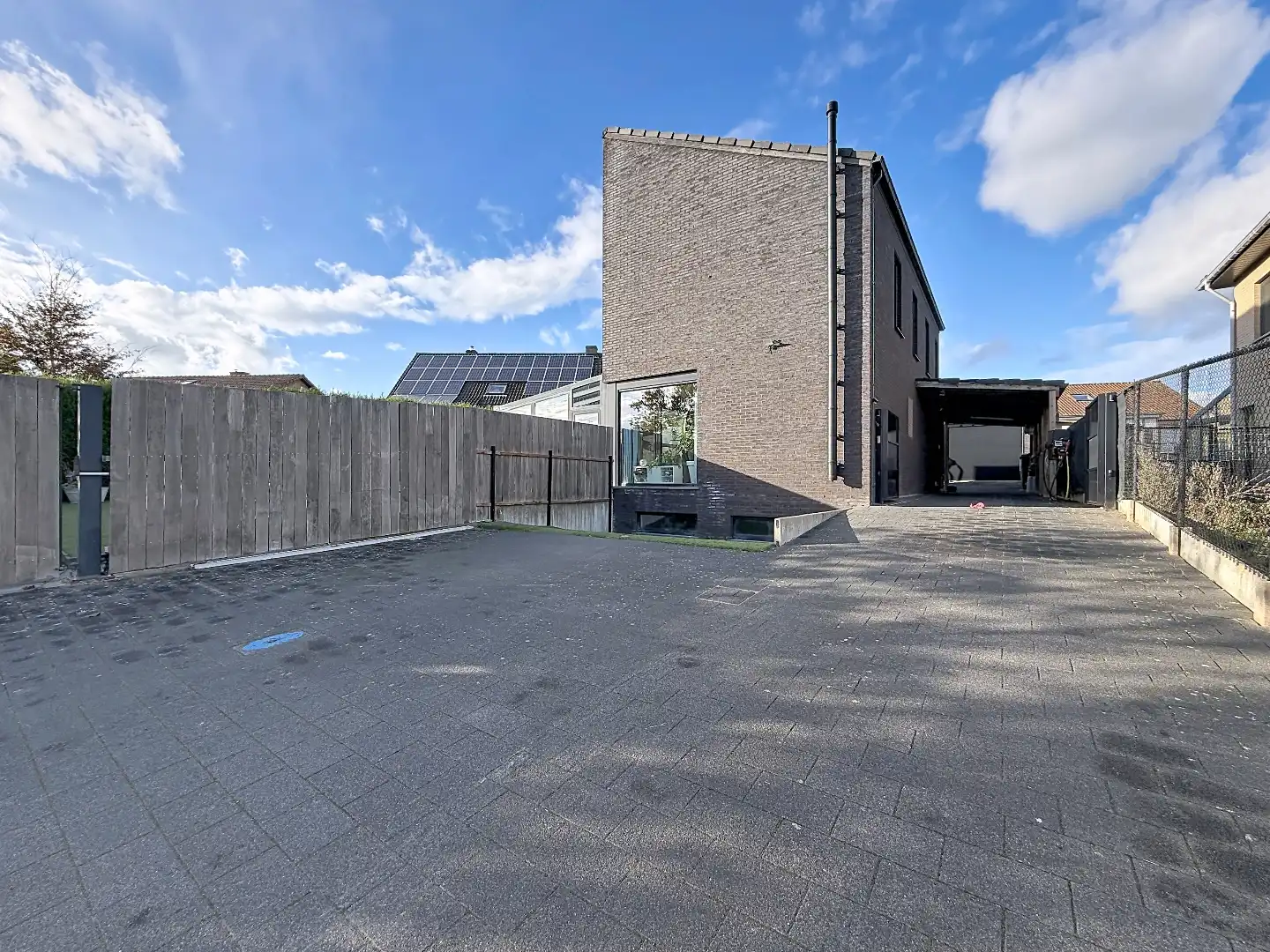 Lichtrijke woning met zwembad op rustige locatie! foto 28