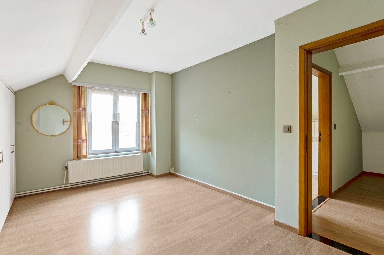 Charmante te renoveren woning met 2 slaapkamers, gezellige tuin en een grote garage in Massenhoven! foto 8