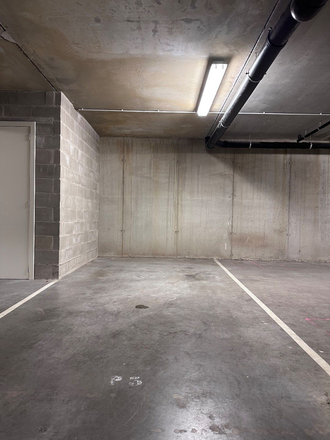 Ondergrondse parkeerplaats in centrum Gistel  foto {{pictureIndex}}