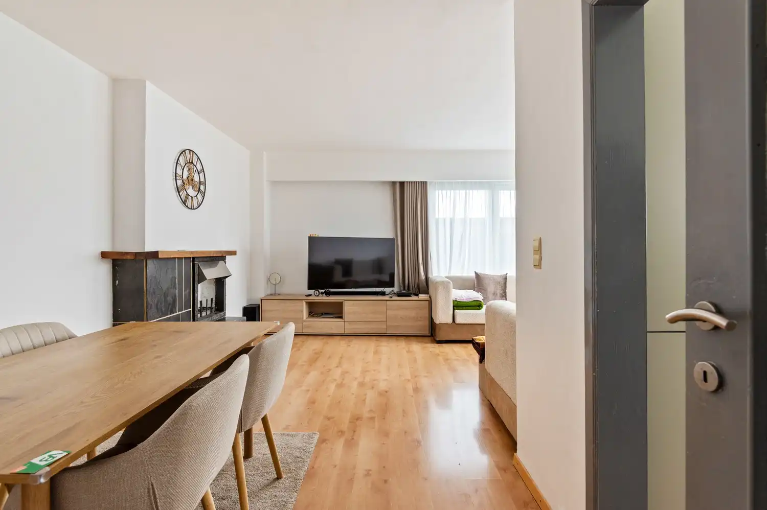 Appartement met 2 slaapkamers en 2 garages in de Unitas Wijk! foto 4