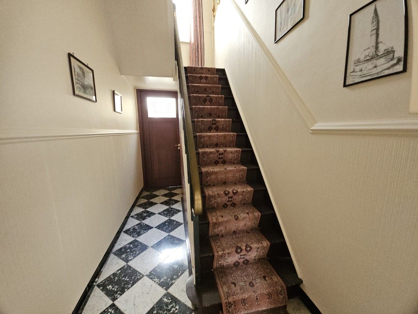 Ruime, goed gesitueerde woning nabij de Kaai foto 3