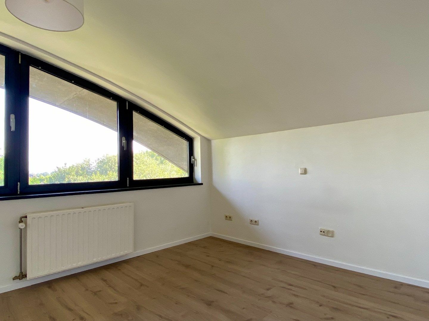 Duplex appartement te huur in Sint-Kruis op 3de verdieping!  foto 5