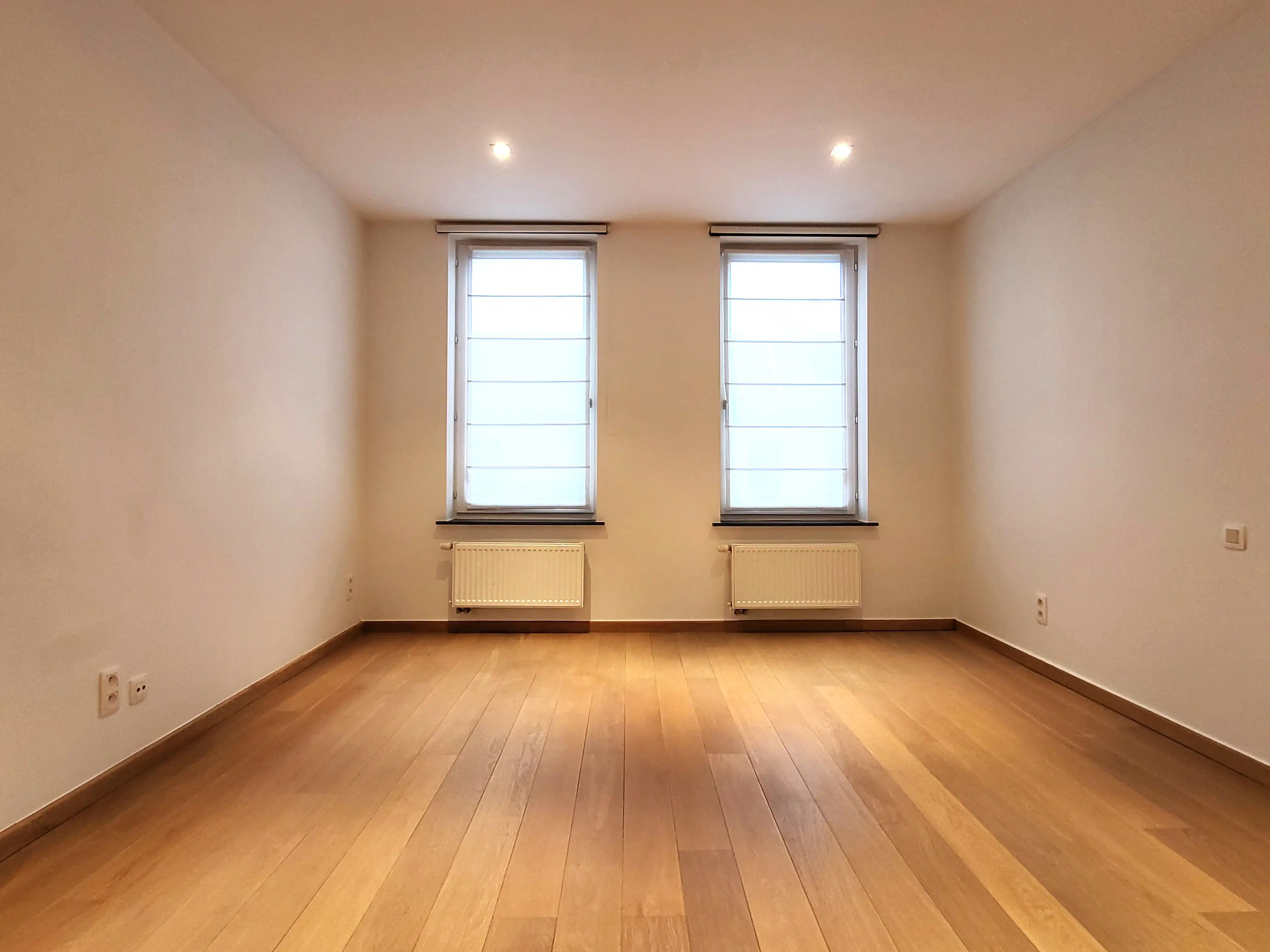 Deze instapklare woning biedt modern wooncomfort op een centrale ligging in het centrum, met winkels, scholen en openbaar vervoer op wandelafstand. foto 12