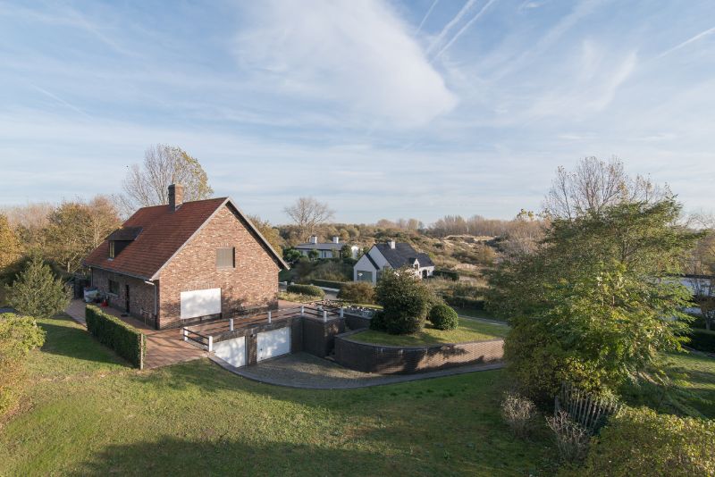 Exclusief gelegen villa met bouwgrond te koop foto 3