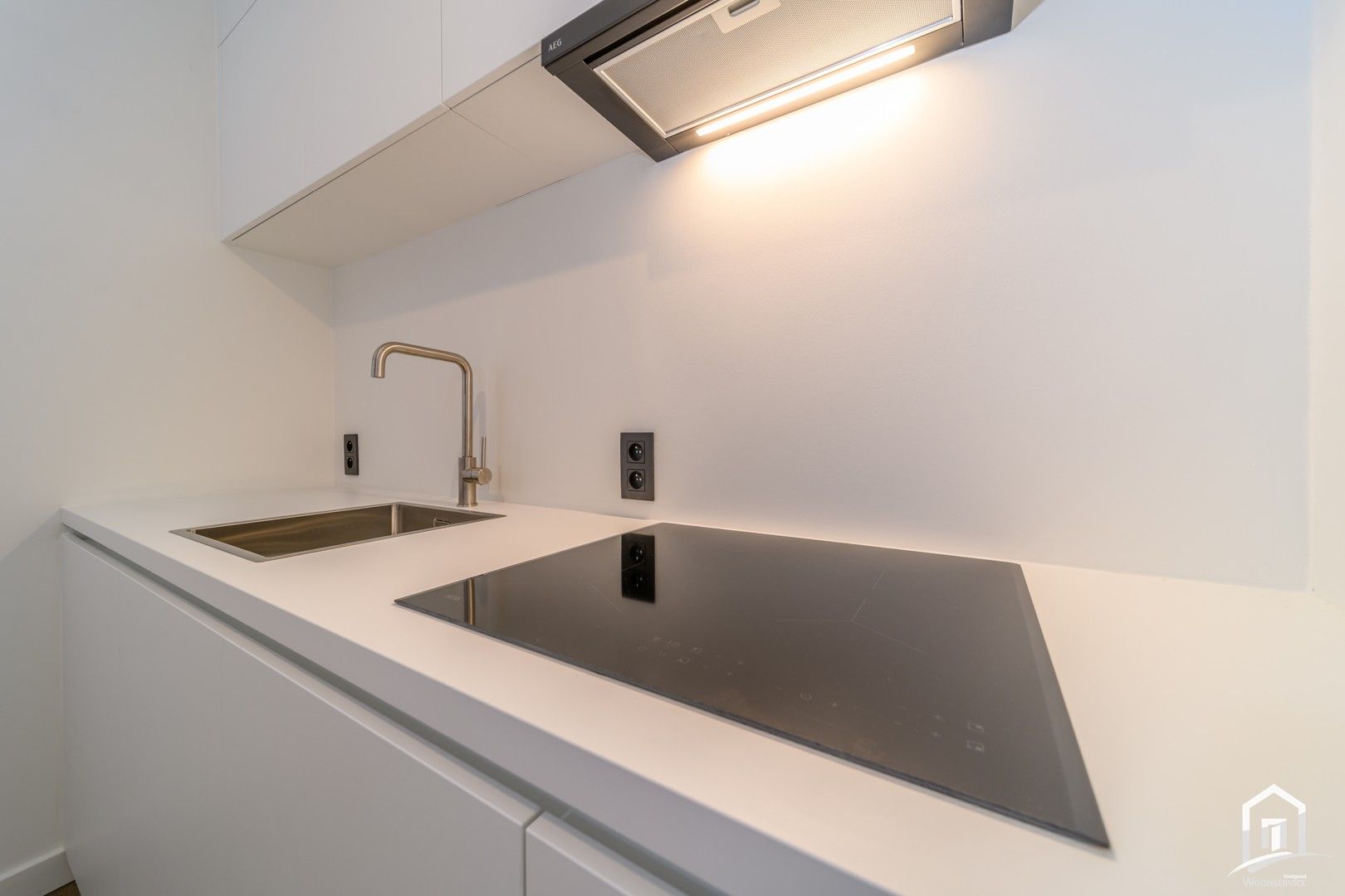Totaal gerenoveerd gelijkvloers-appartement met tuintje foto 9