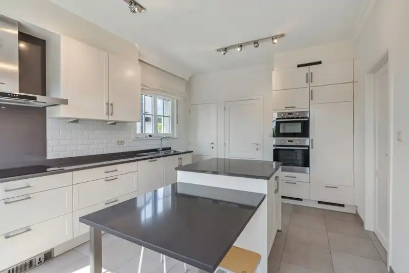 Stijlvolle, landelijke woning met 3 slaapkamers, garage en tuin foto 10