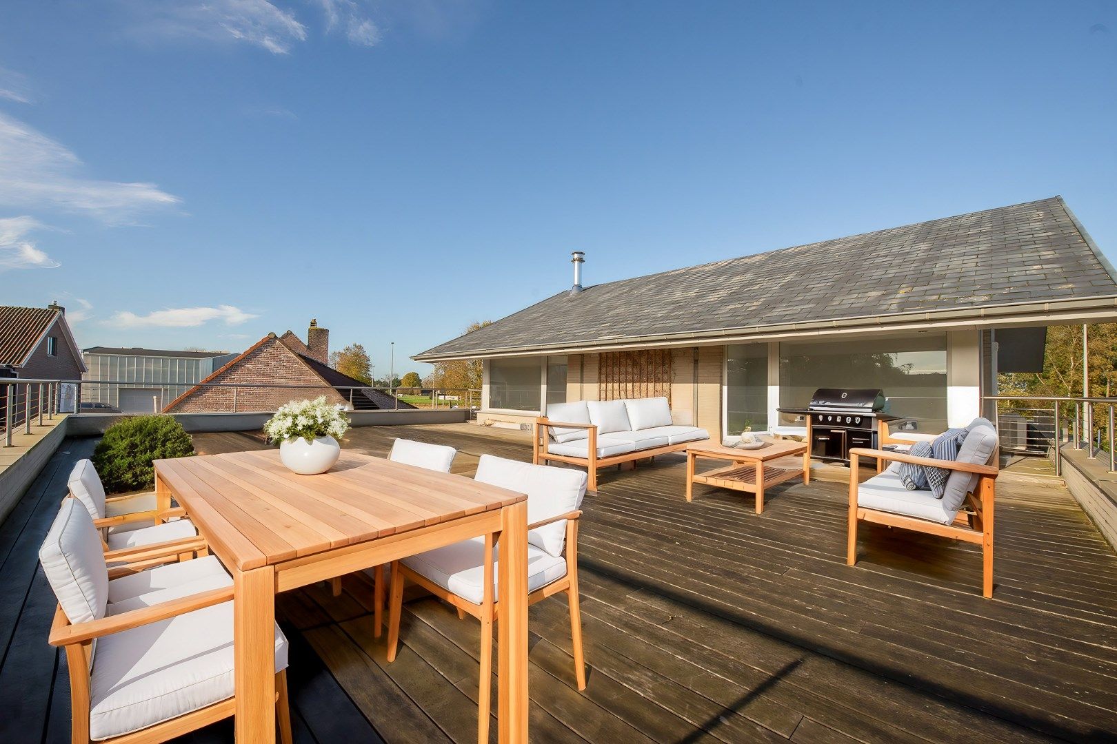 Instapklaar 2 slaapkamer appartement met zonnig ruim terras van 100m2 te Beernem foto 17