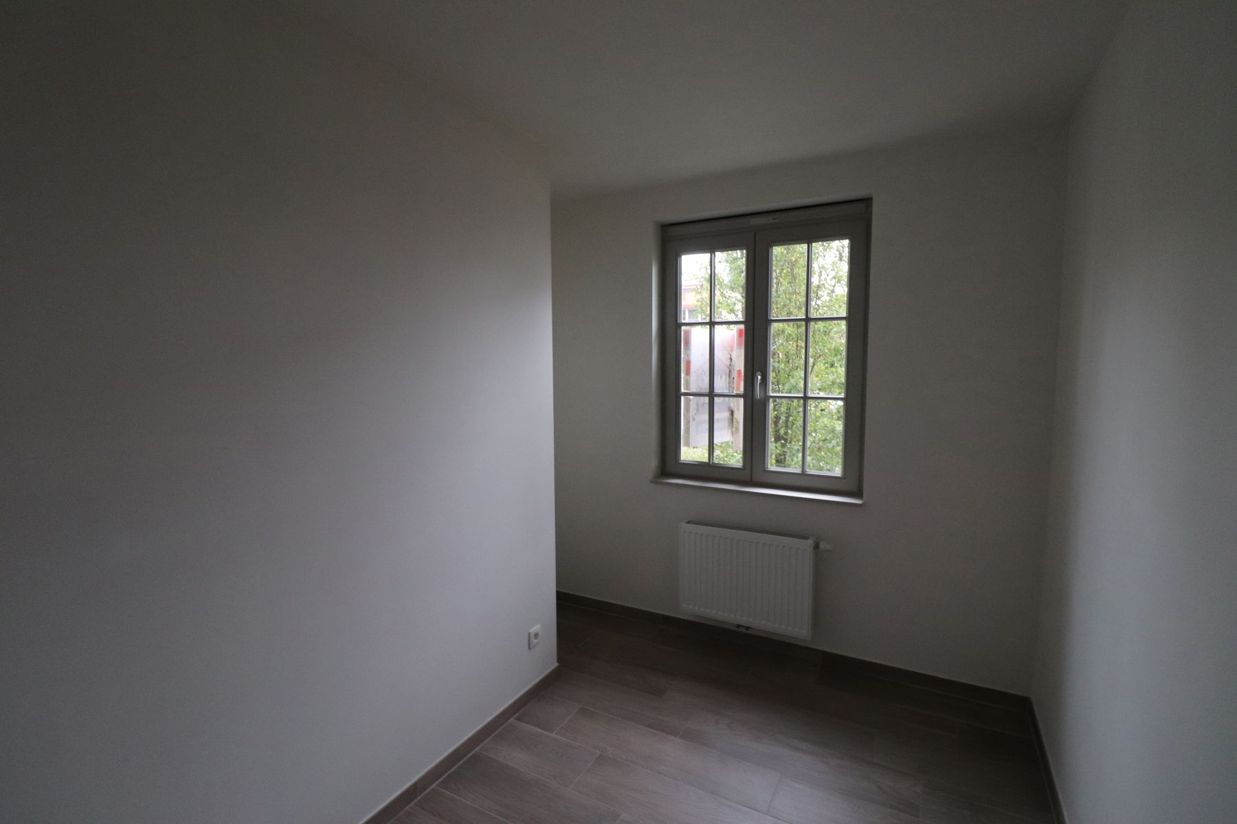 Prachtig appartement (2 slaapkamers met apart bureel) van 103m² op het gelijkvloers rechts met tuin en ondergrondse parkeerplaats. foto 13