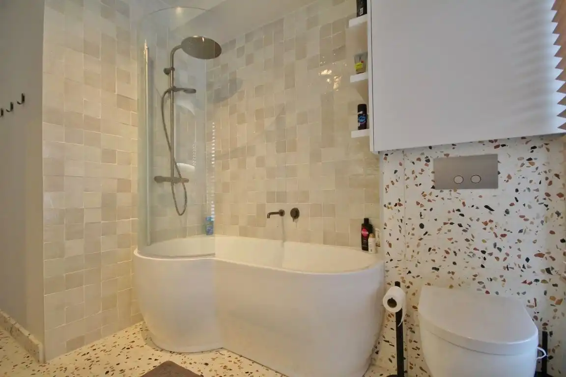 Gezellige triplex op toplocatie met 2 slaapkamers, terras en ondergrondse autostaanplaats foto 15