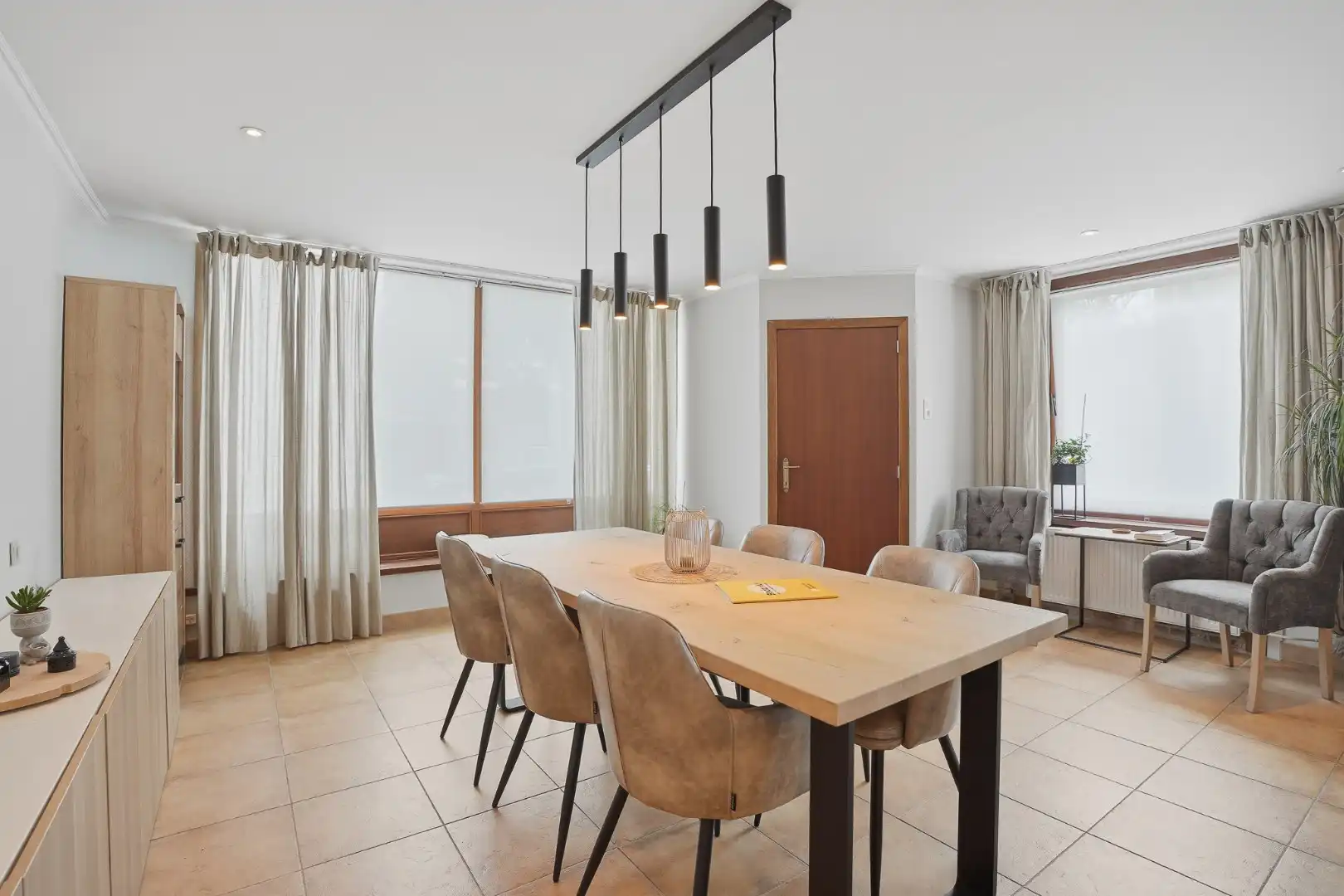 Ruime hoekwoning met 3 slaapkamers en zonnig terras op topligging in Assebroek foto 2