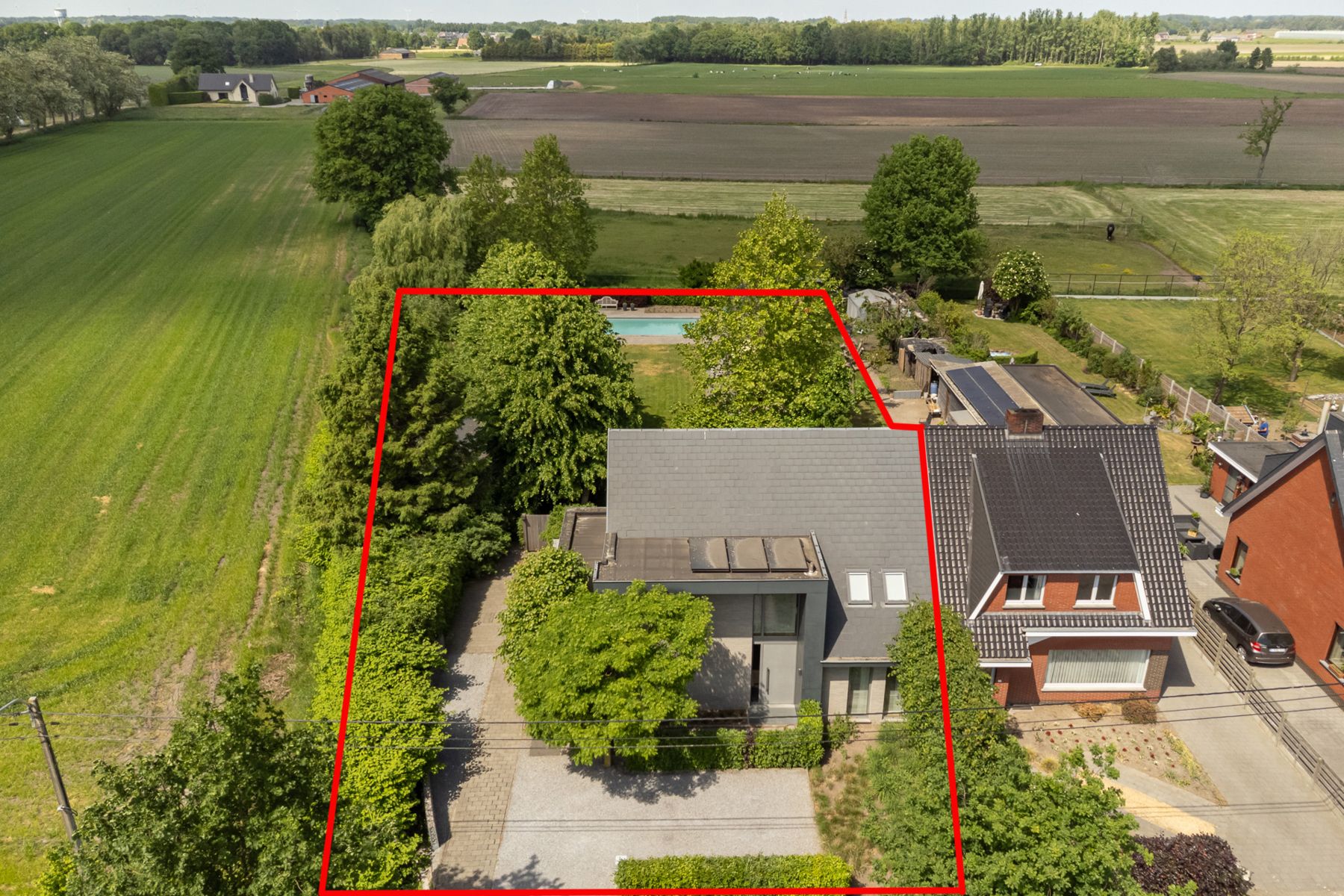Ruime gezinswoning met 5 slk, verwarmd zwembad en tuin. foto 46