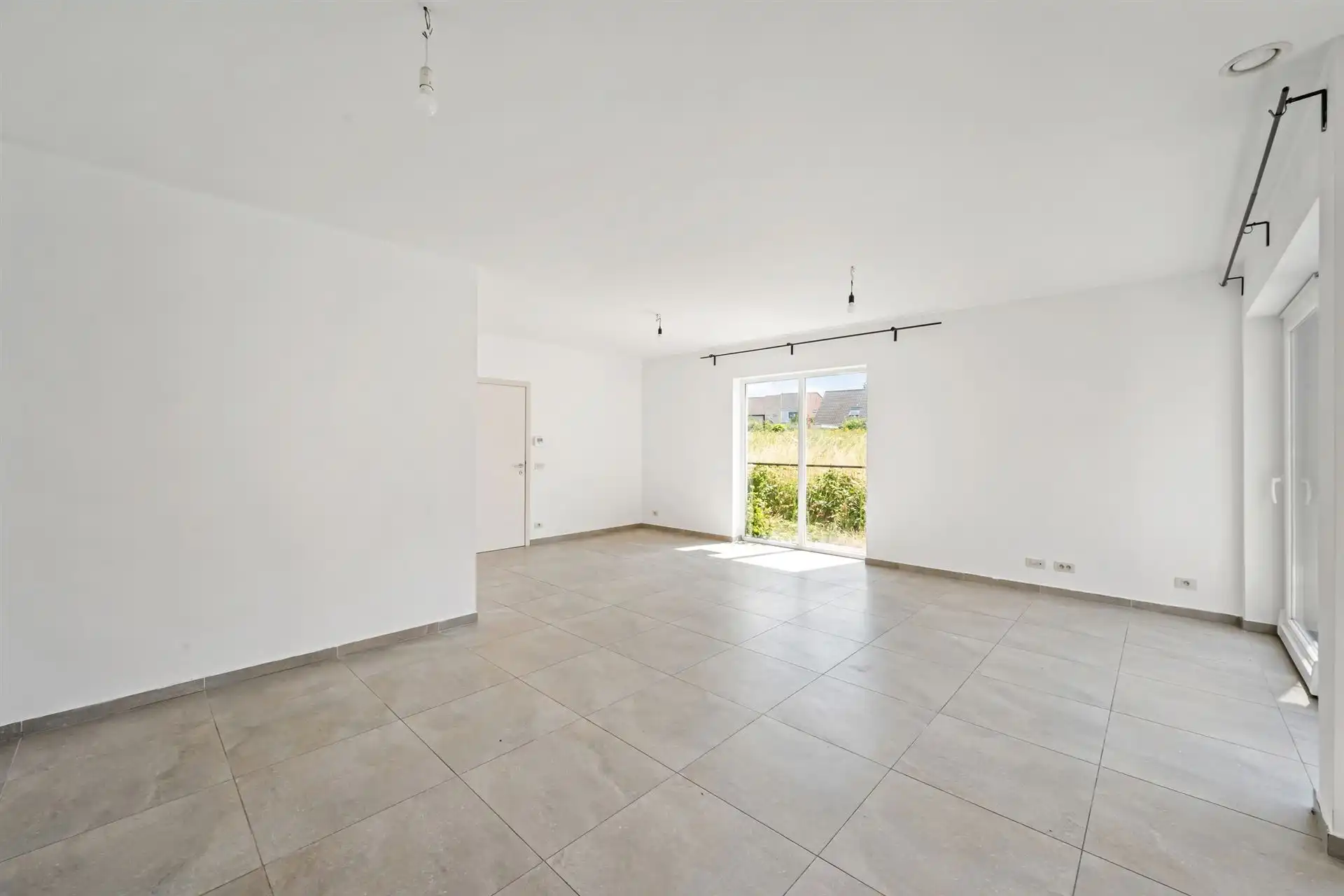 Instapklare HOB met zonnige tuin en 3 SLK! foto 5