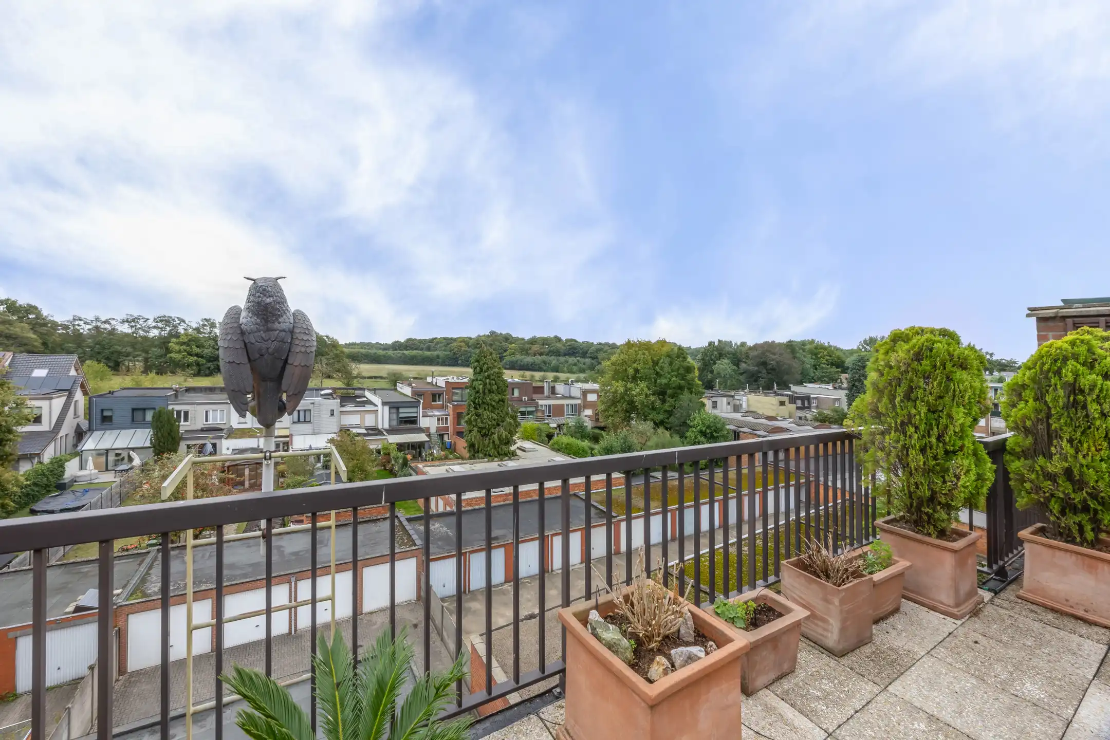 Goed gelegen dakappartement met groot terras voor en achter, 2 slpk en prachtig uitzicht foto 10