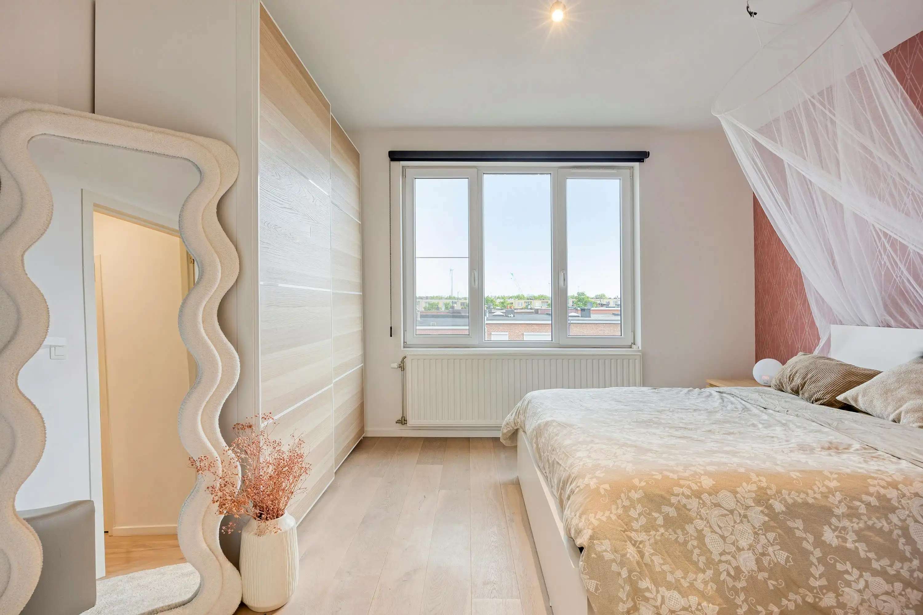 Lichtrijk appartement met 2 slaapkamers te koop in Merksem foto 11