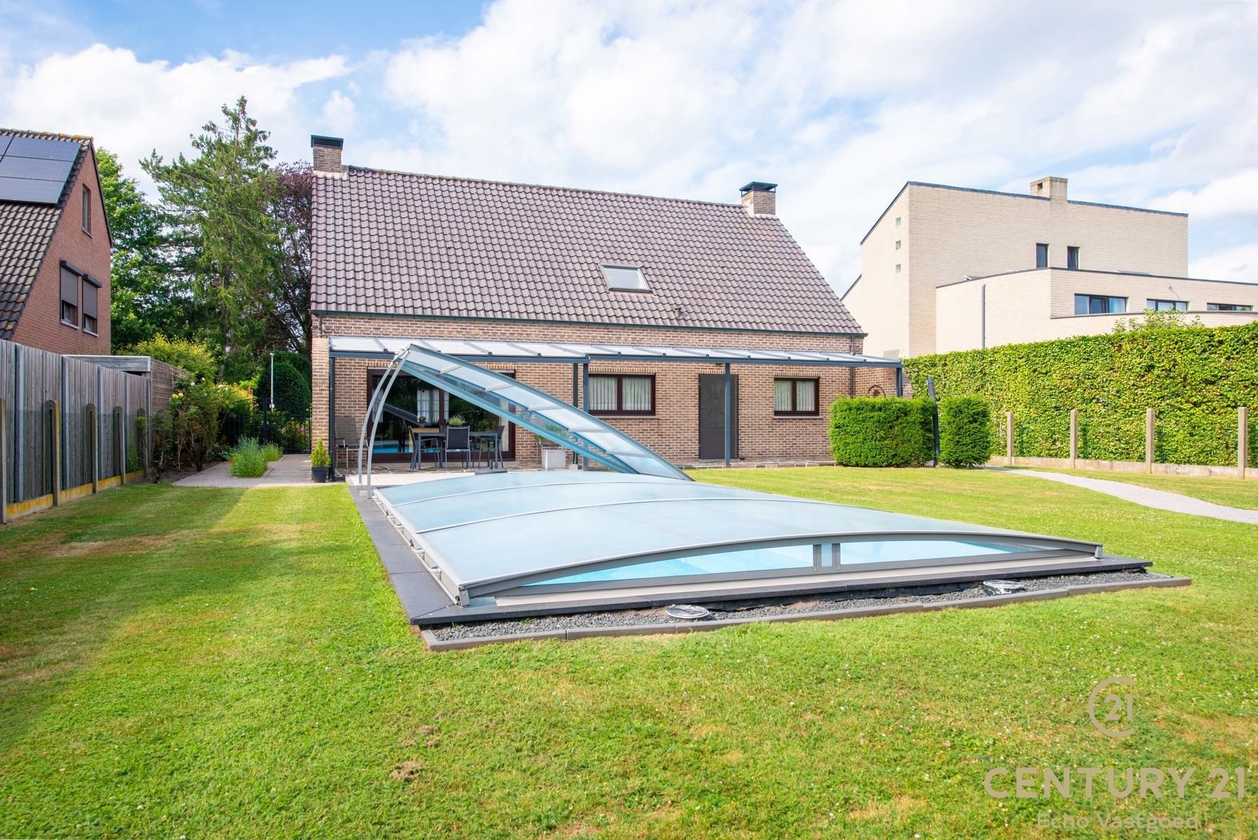 Vrijstaande, ruime instapklare villa met zwembad foto 22