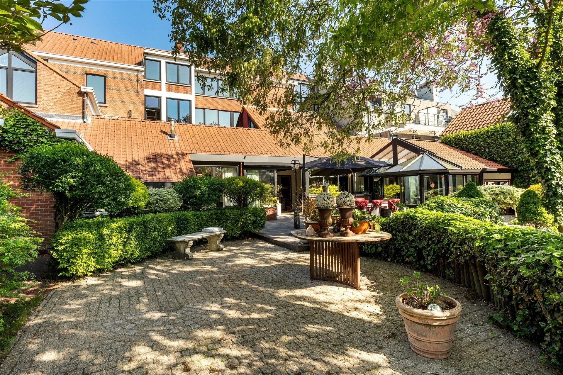 Stijlvolle en hoogwaardig afgewerkte villa met bijgebouw op fantastische locatie op perceel van 1784 m² foto 32