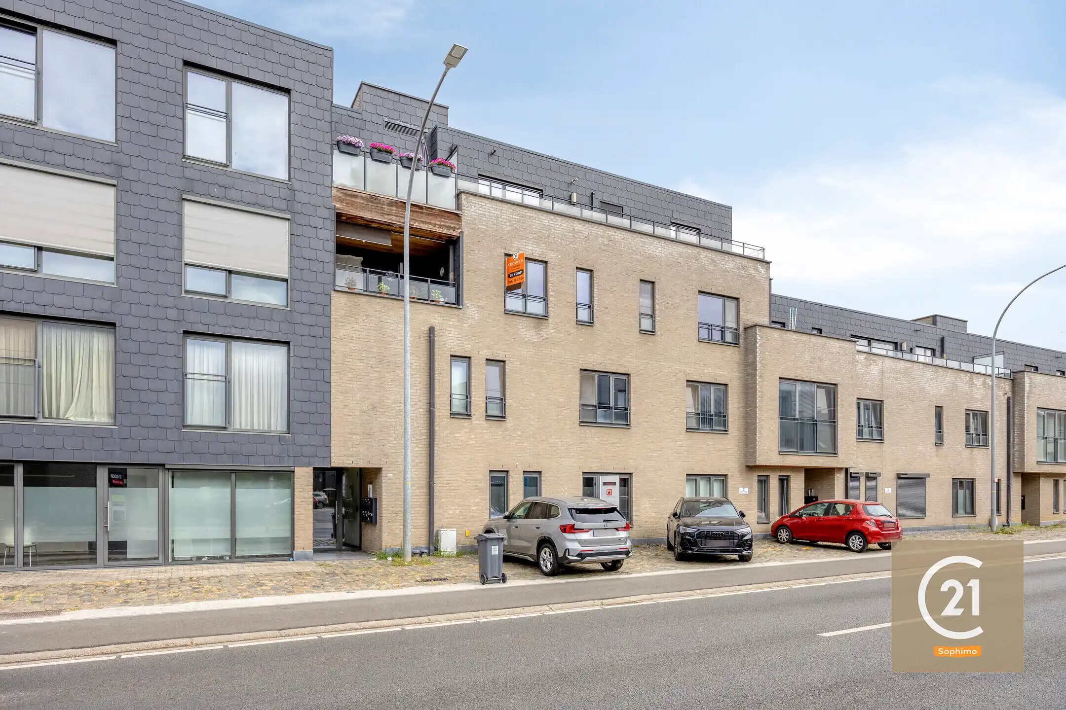 Zeer ruim appartement met 2 slaapkamers & prachtig terras foto {{pictureIndex}}