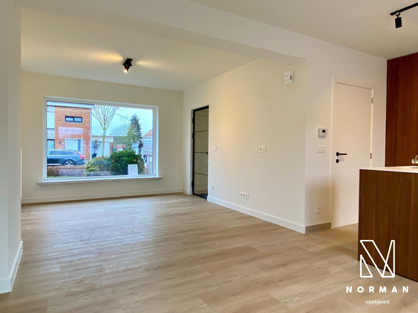 Hedendaags gerenoveerde woning met tuin, garage en 3 slks. foto 3