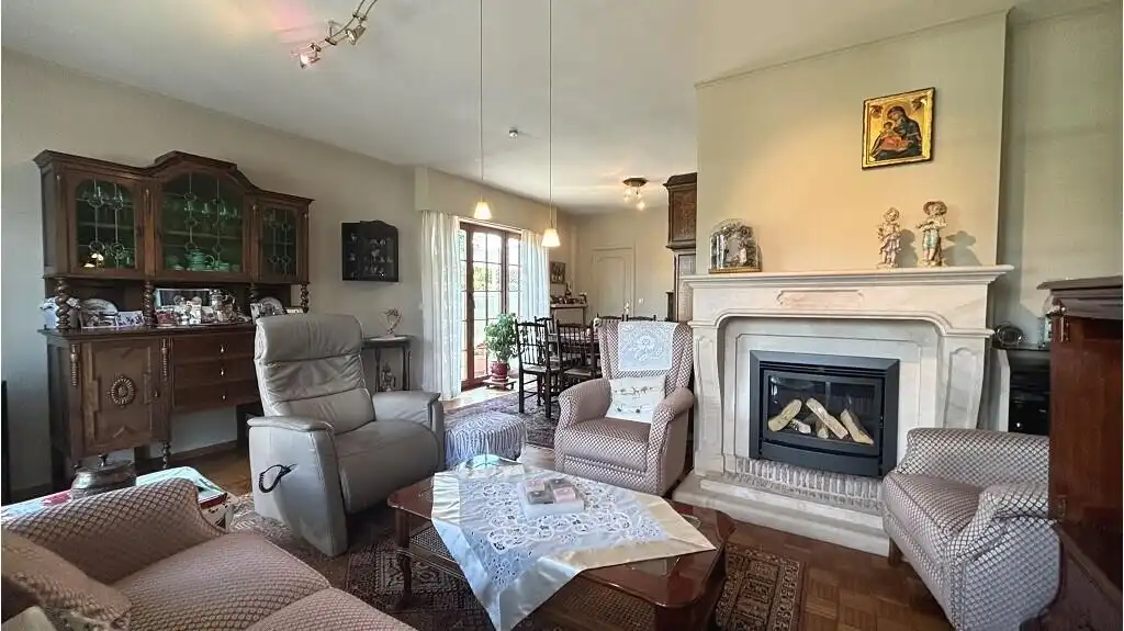 Ruime 3-slaapkamerwonig met Garage en Tuin te koop in Sint-Kruis Brugge foto 4