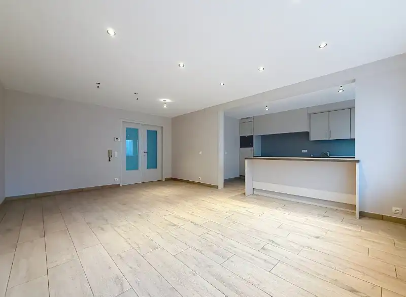 Gelijkvloers appartement met terras en dubbele garage foto 2